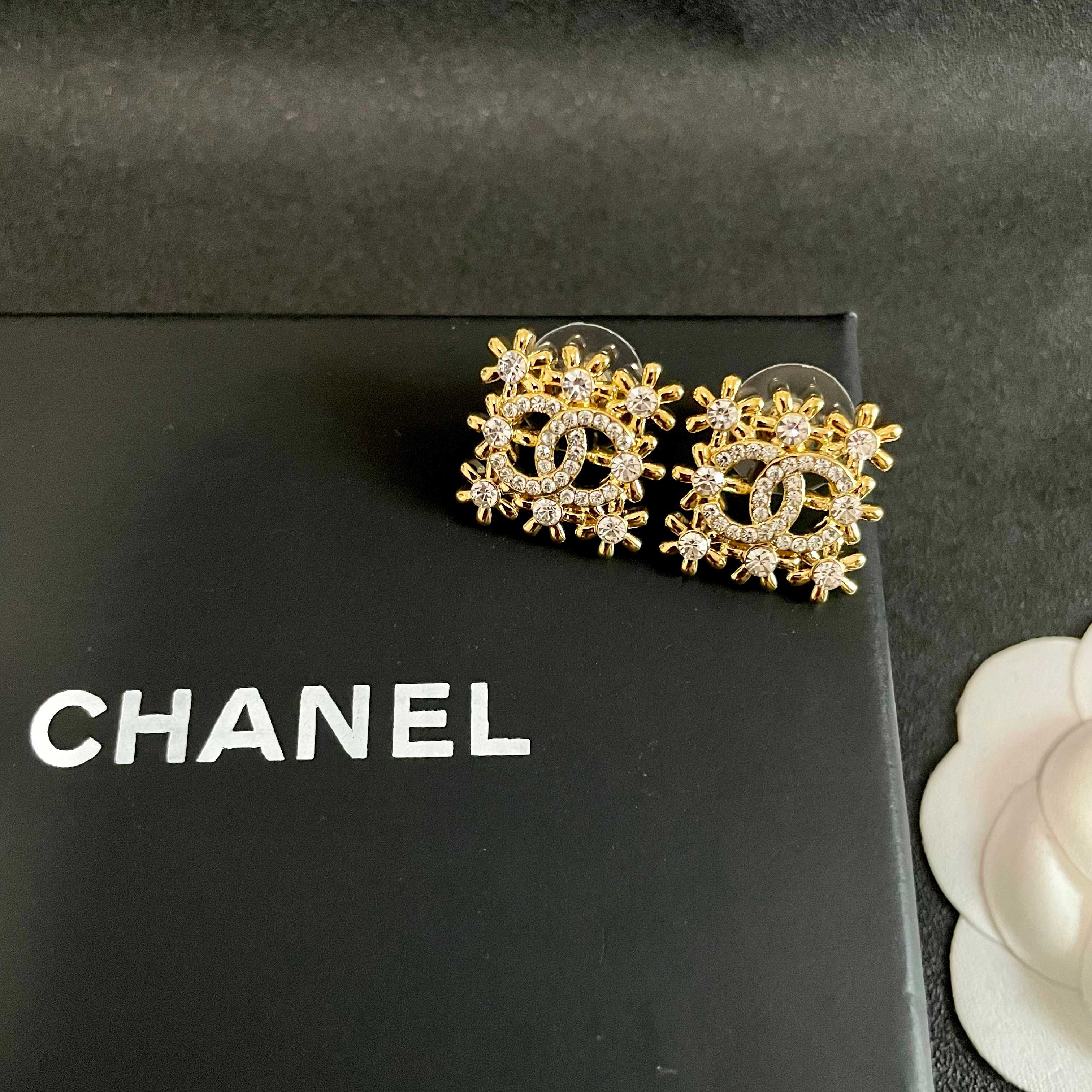 Chanel香奈儿 中古 耳钉👀小香家的款式真心无需多介绍😘🎶每一款都超好看，精致大方，非常显气质