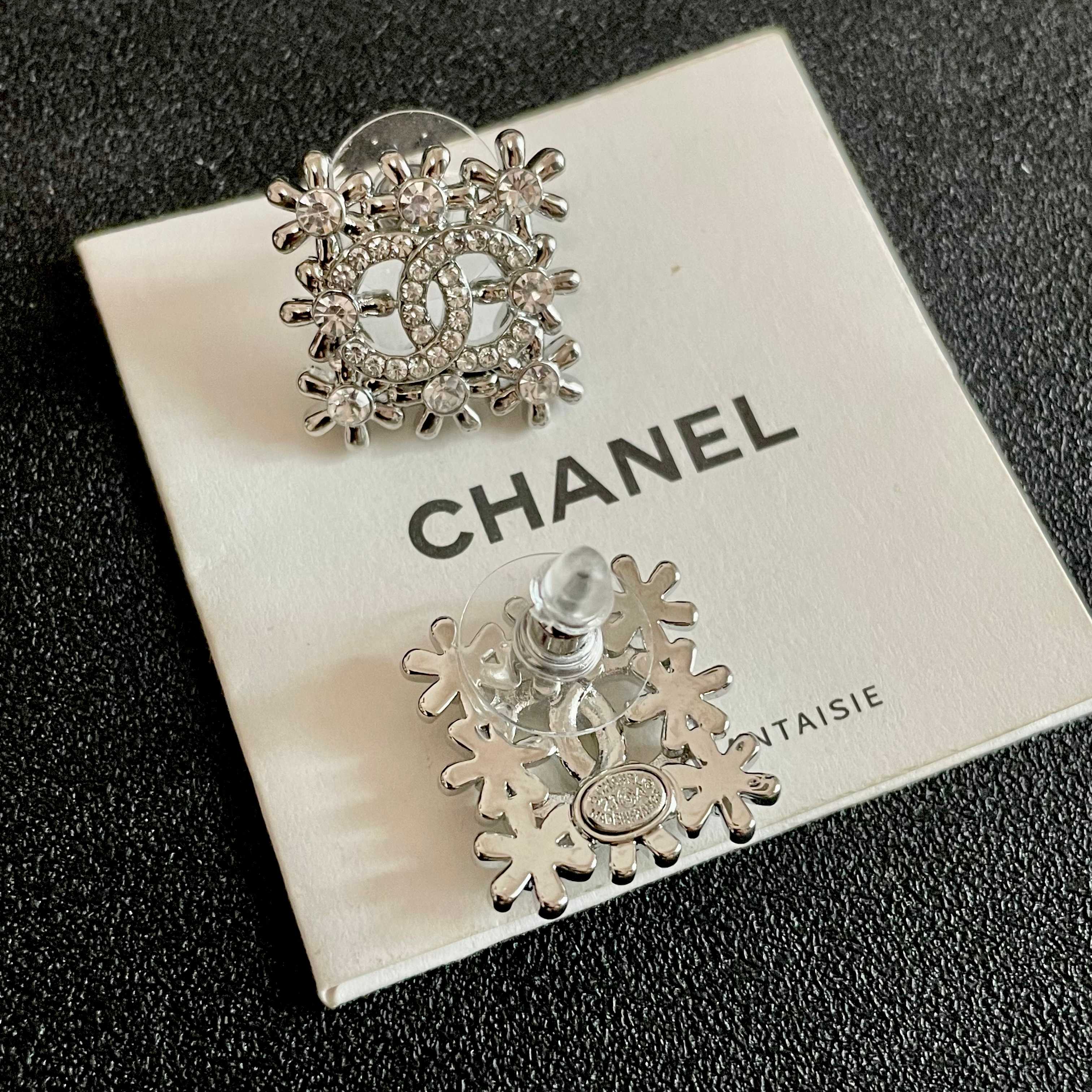 Chanel香奈儿 中古 耳钉👀小香家的款式真心无需多介绍😘🎶每一款都超好看，精致大方，非常显气质