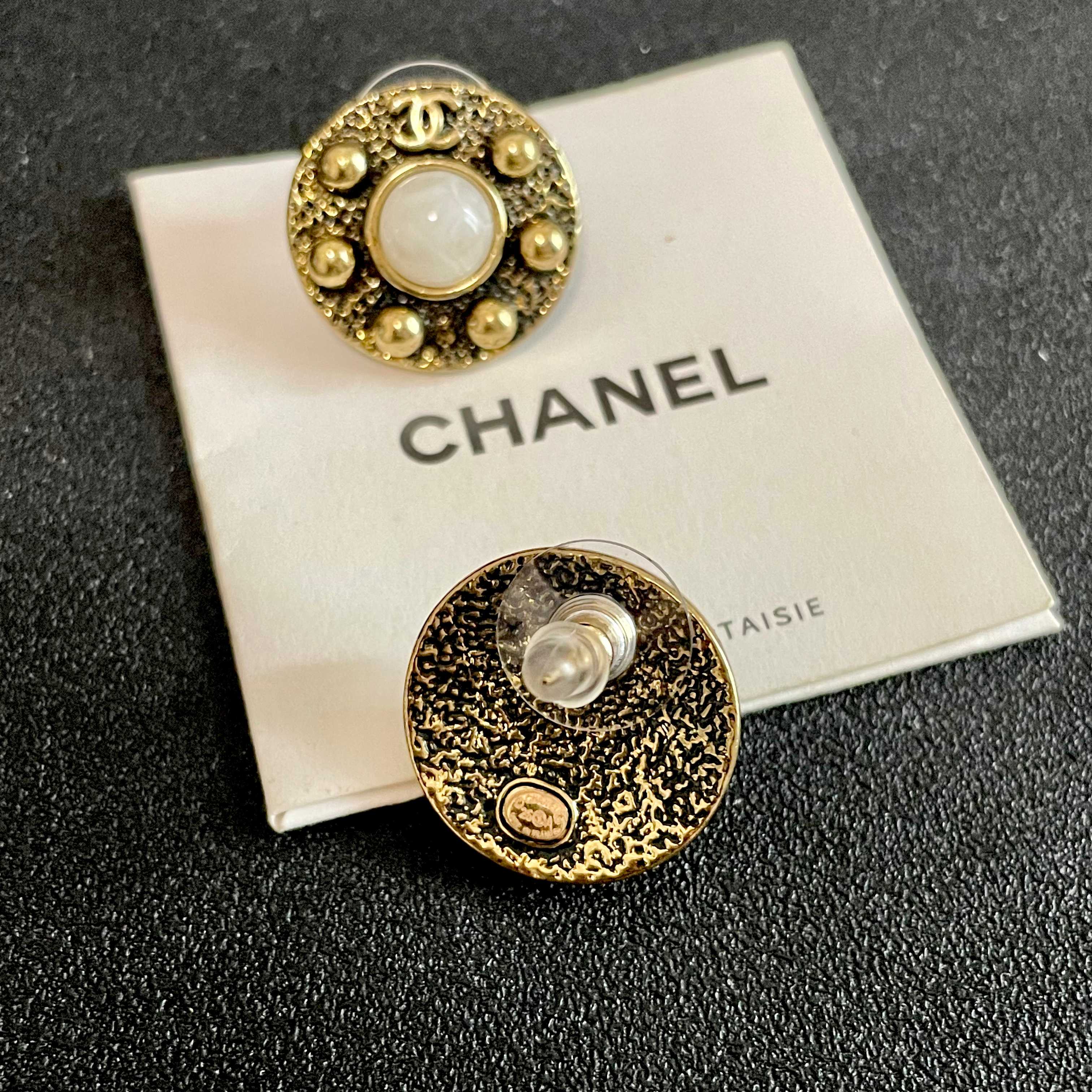 Chanel香奈儿 中古 耳钉👀小香家的款式真心无需多介绍😘🎶每一款都超好看，精致大方，非常显气质