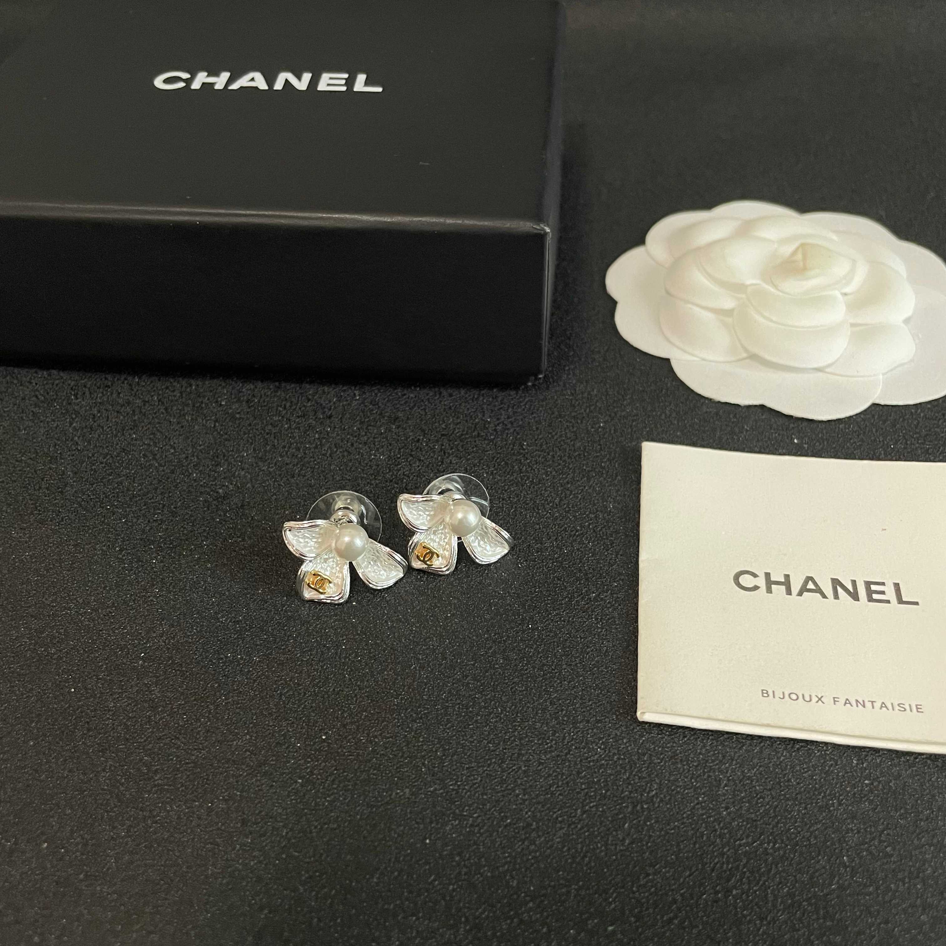 Chanel香奈儿 中古 耳钉👀小香家的款式真心无需多介绍😘🎶每一款都超好看，精致大方，非常显气质