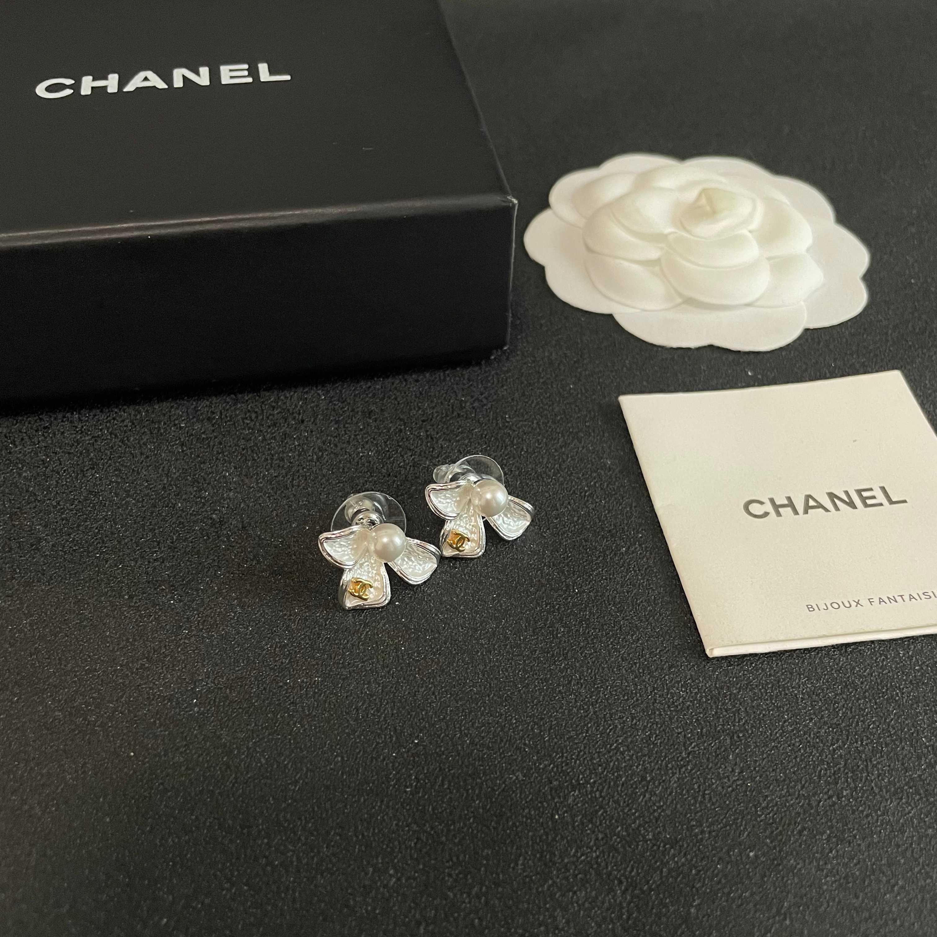 Chanel香奈儿 中古 耳钉👀小香家的款式真心无需多介绍😘🎶每一款都超好看，精致大方，非常显气质