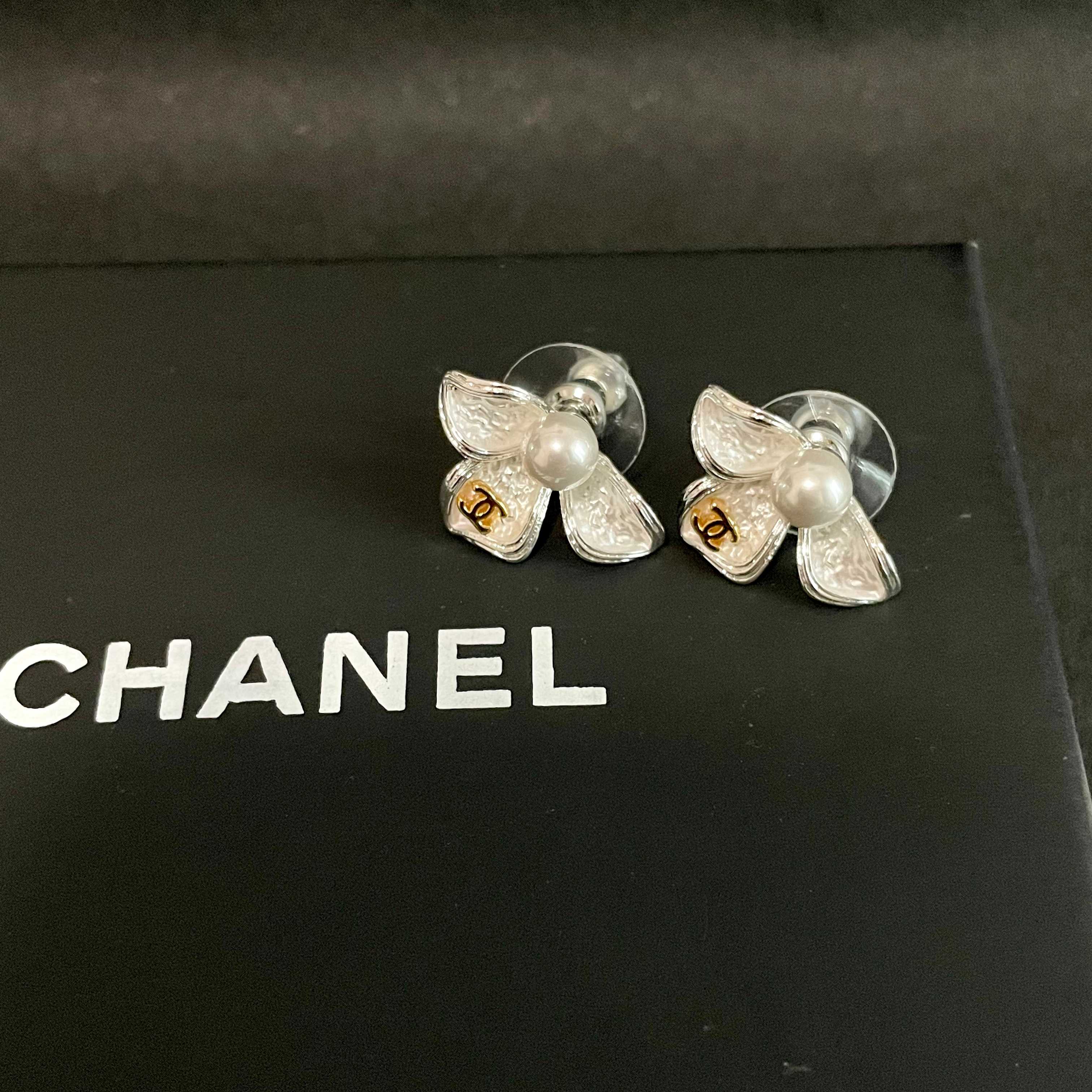 Chanel香奈儿 中古 耳钉👀小香家的款式真心无需多介绍😘🎶每一款都超好看，精致大方，非常显气质