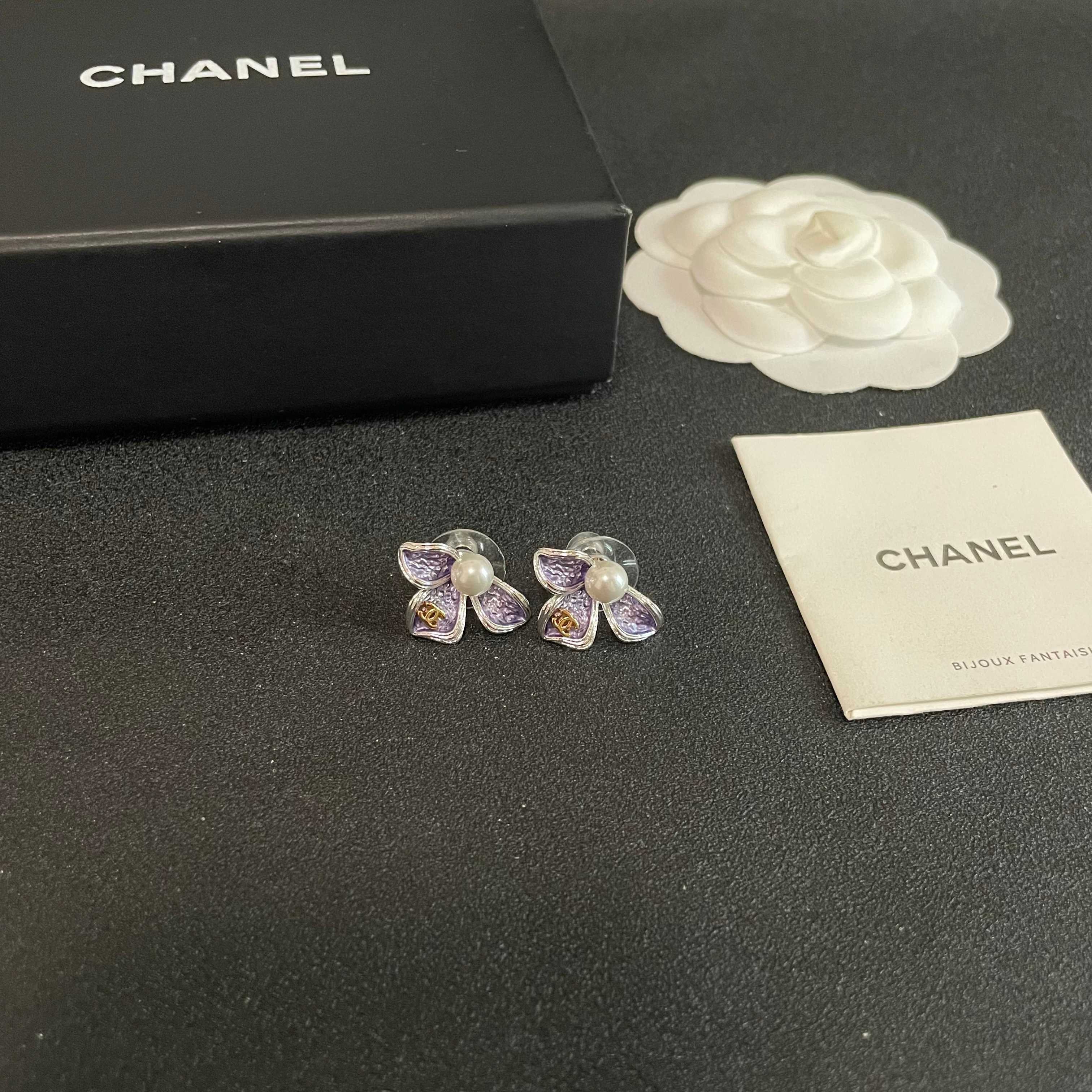 Chanel香奈儿 中古 耳钉👀小香家的款式真心无需多介绍😘🎶每一款都超好看，精致大方，非常显气质