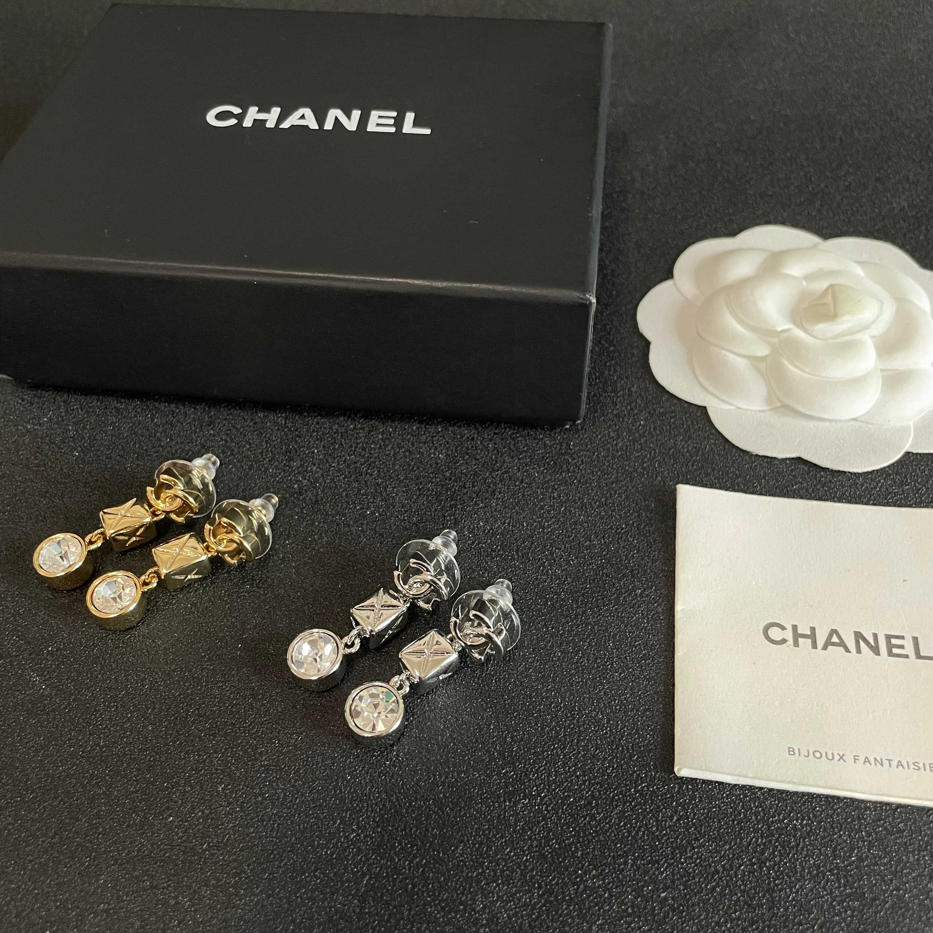 Chanel香奈儿 中古 耳钉👀小香家的款式真心无需多介绍😘🎶每一款都超好看，精致大方，非常显气质