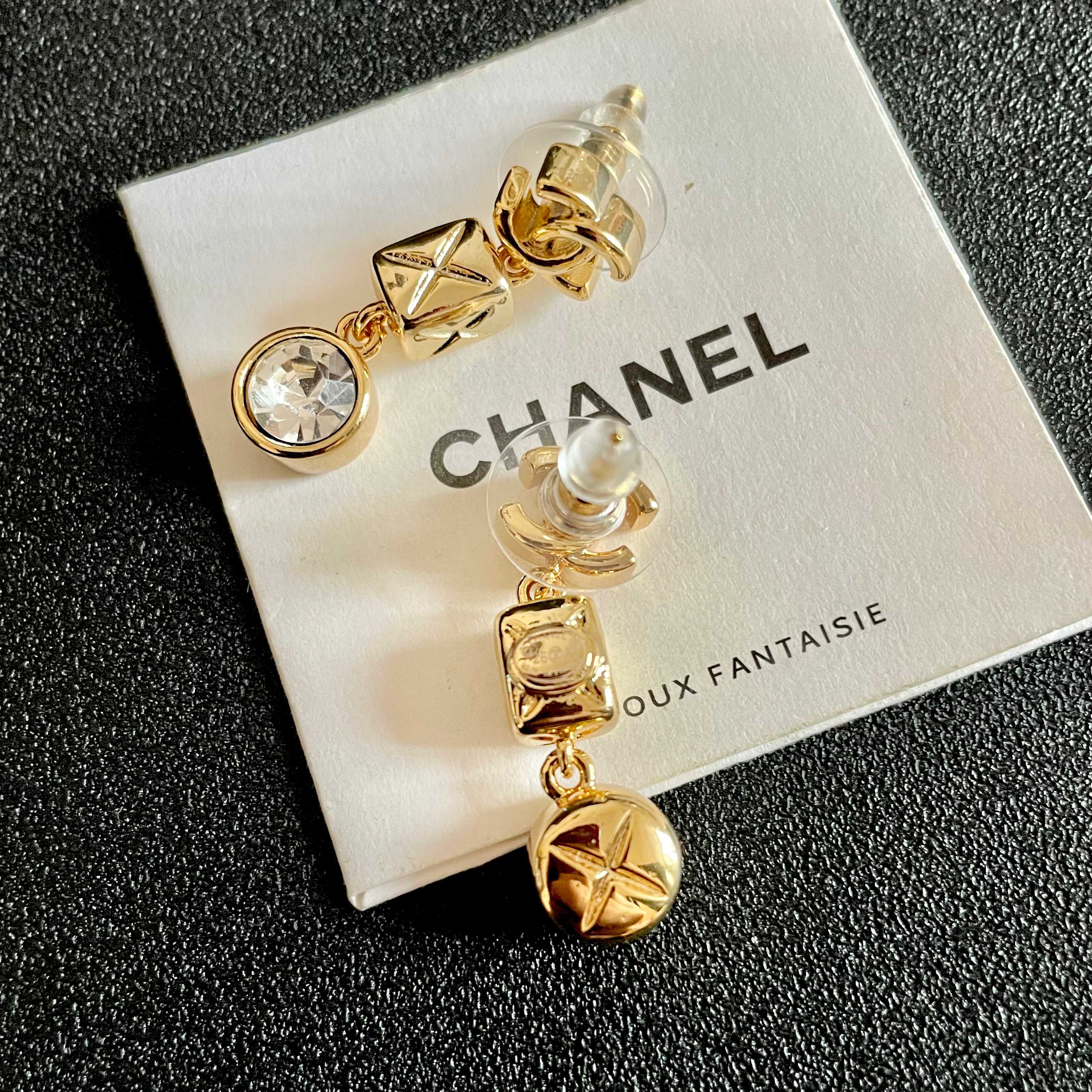 Chanel香奈儿 中古 耳钉👀小香家的款式真心无需多介绍😘🎶每一款都超好看，精致大方，非常显气质