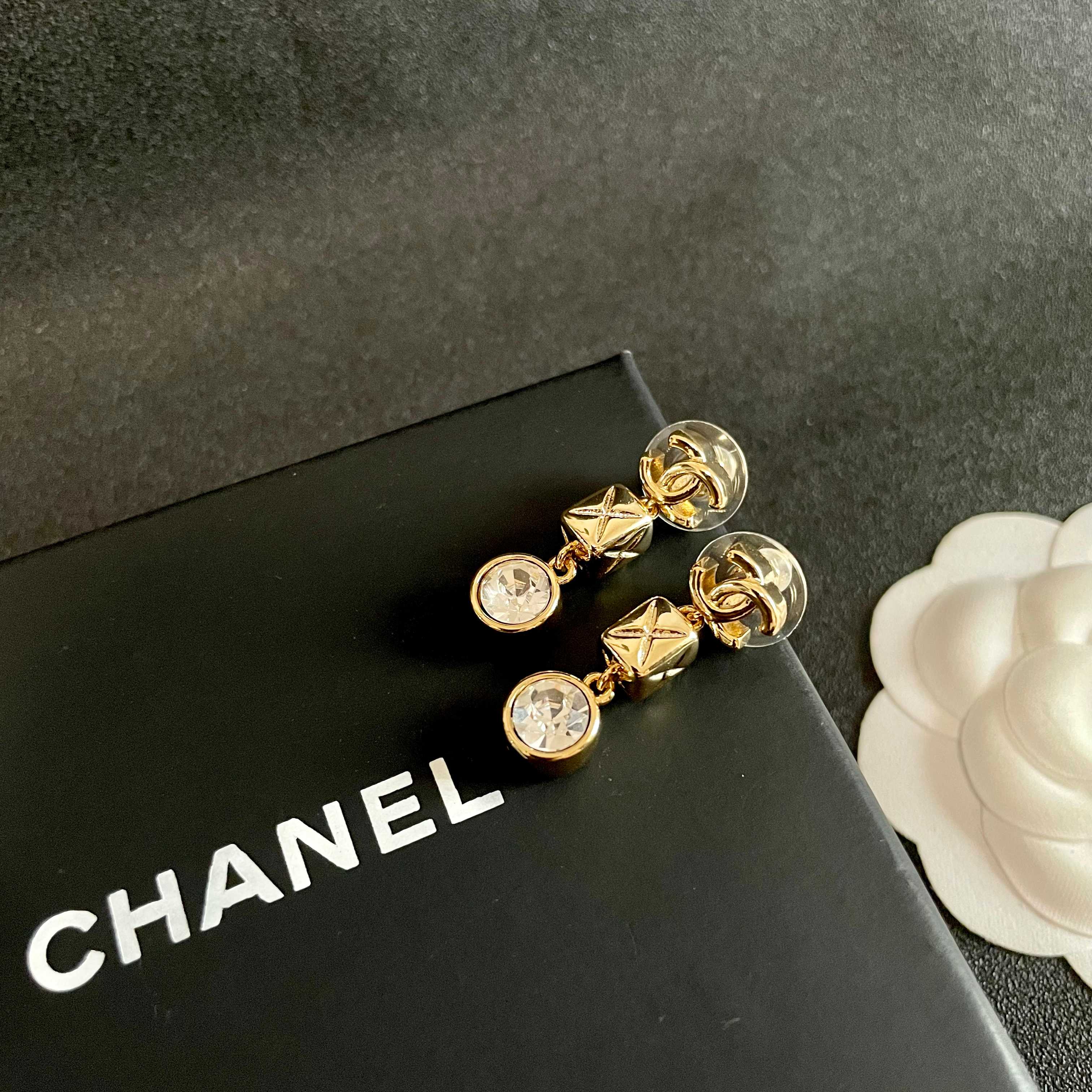 Chanel香奈儿 中古 耳钉👀小香家的款式真心无需多介绍😘🎶每一款都超好看，精致大方，非常显气质