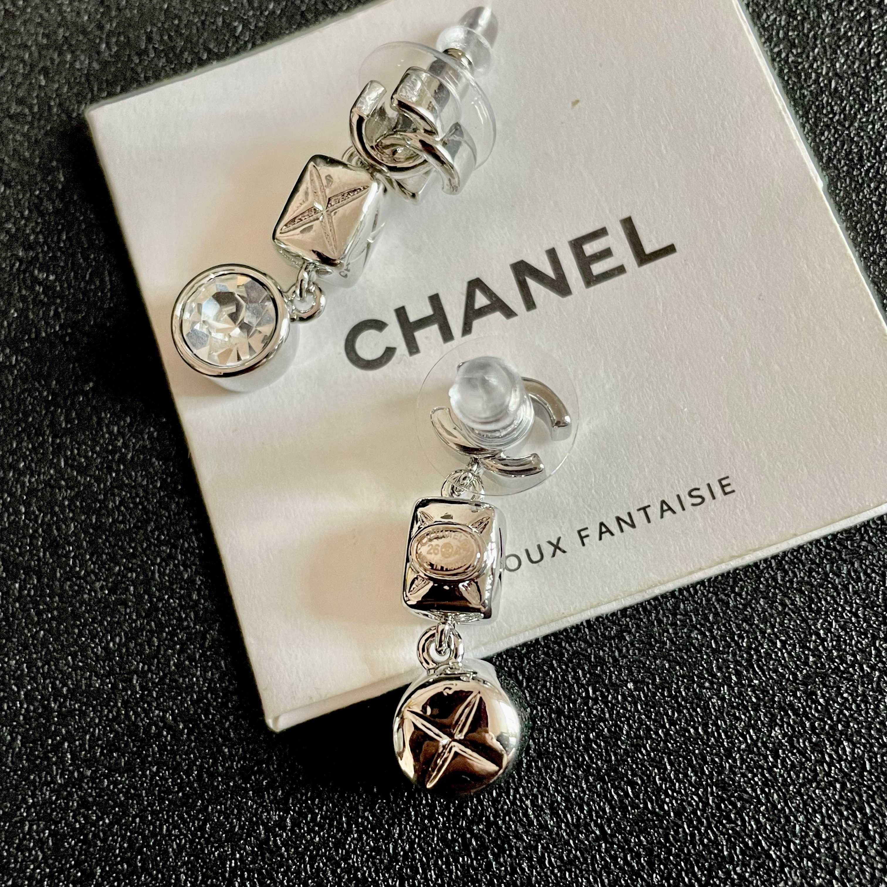 Chanel香奈儿 中古 耳钉👀小香家的款式真心无需多介绍😘🎶每一款都超好看，精致大方，非常显气质