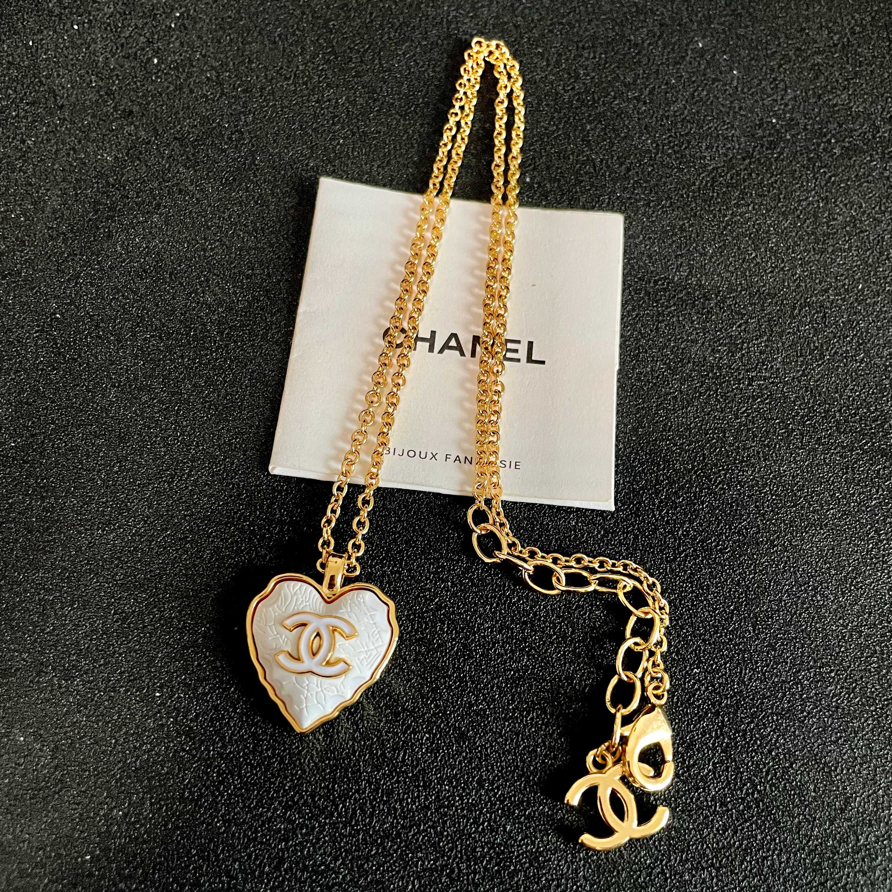 Chanel香奈儿 中古 字母项链👀小香家的款式真心无需多介绍😘🎶每一款都超好看，精致大方，非常显气质.