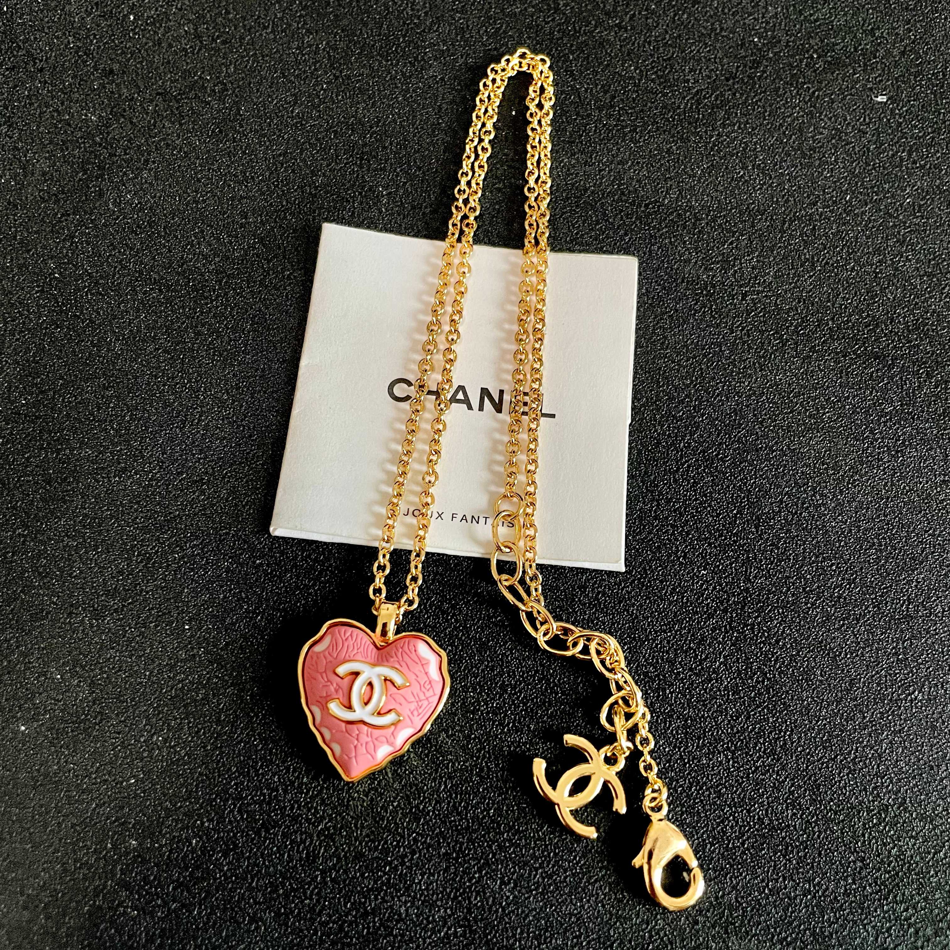 Chanel香奈儿 中古 字母项链👀小香家的款式真心无需多介绍😘🎶每一款都超好看，精致大方，非常显气质.
