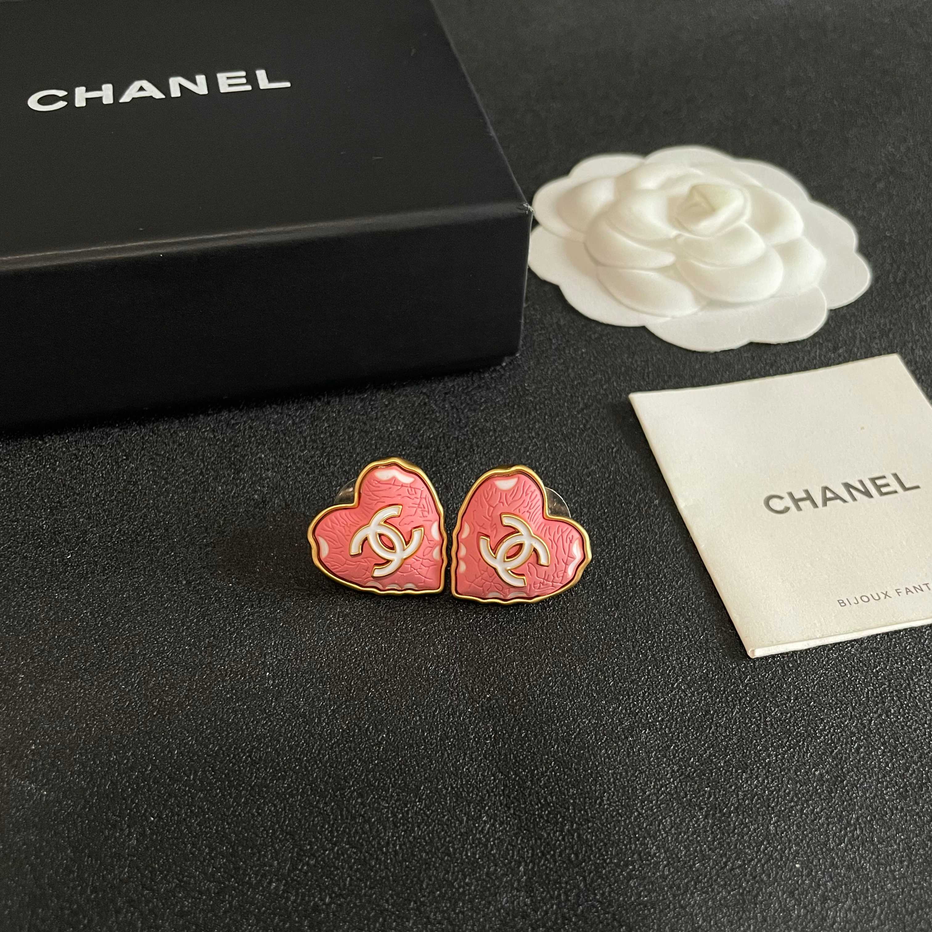 Chanel香奈儿 中古 耳钉👀小香家的款式真心无需多介绍😘🎶每一款都超好看，精致大方，非常显气质