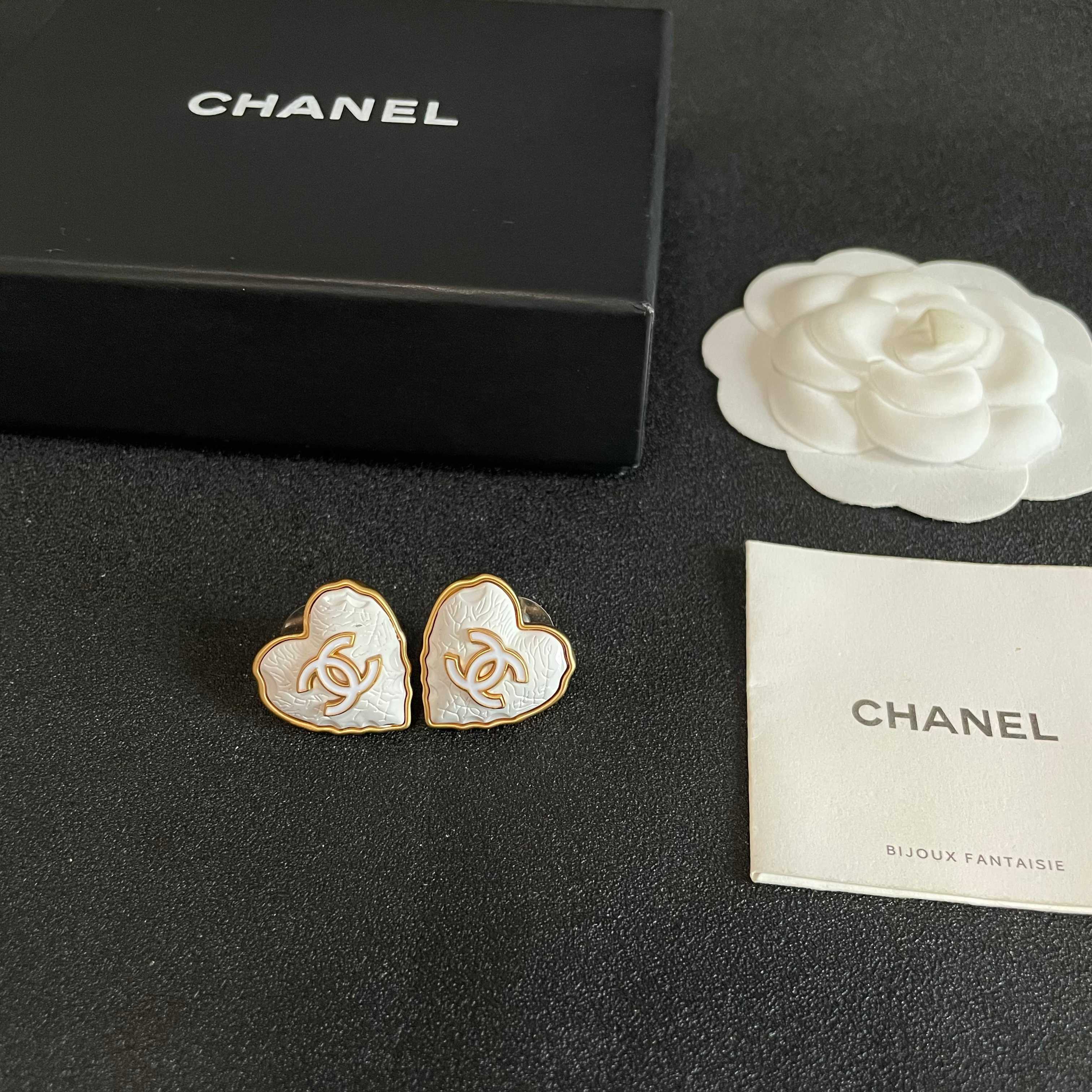 Chanel香奈儿 中古 耳钉👀小香家的款式真心无需多介绍😘🎶每一款都超好看，精致大方，非常显气质
