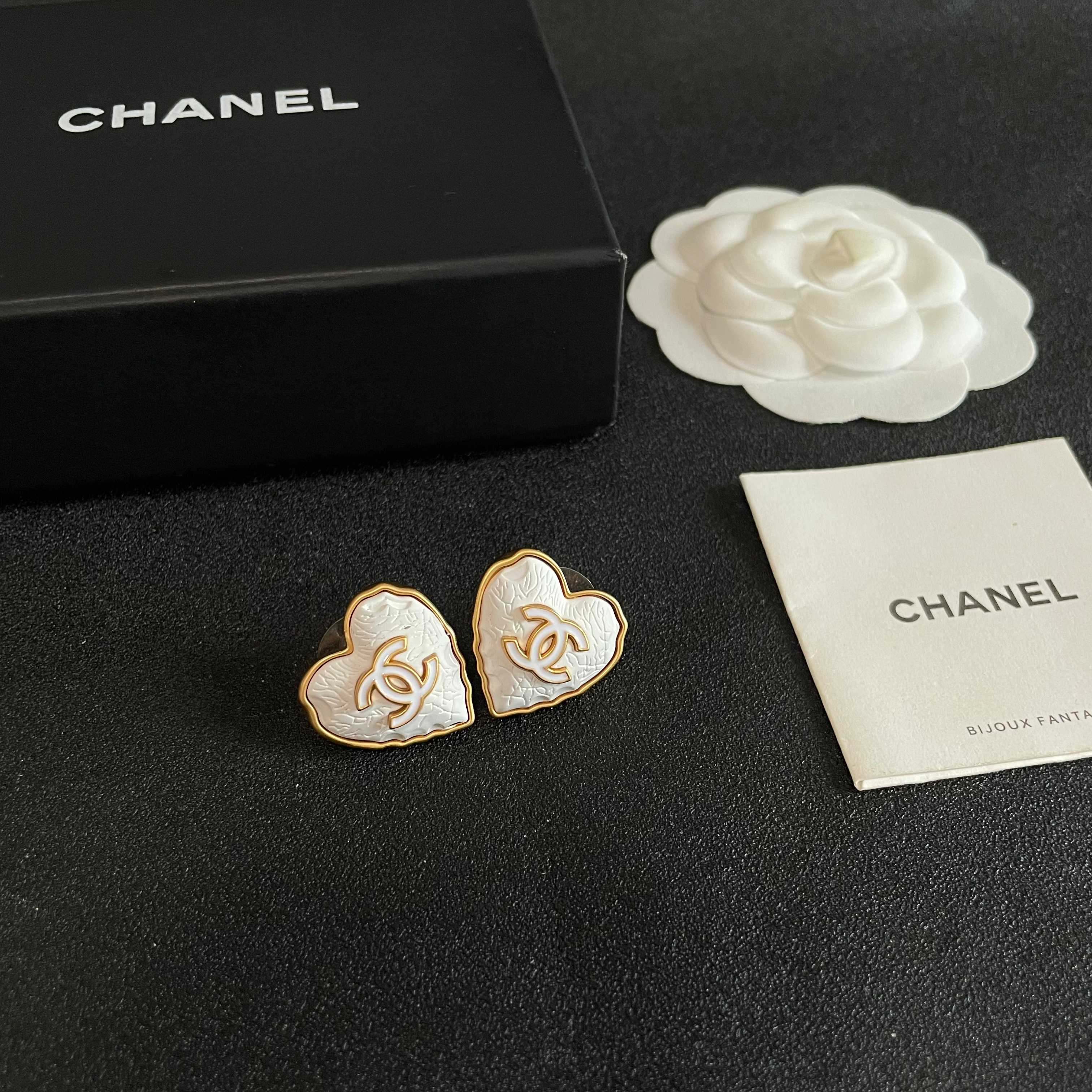 Chanel香奈儿 中古 耳钉👀小香家的款式真心无需多介绍😘🎶每一款都超好看，精致大方，非常显气质