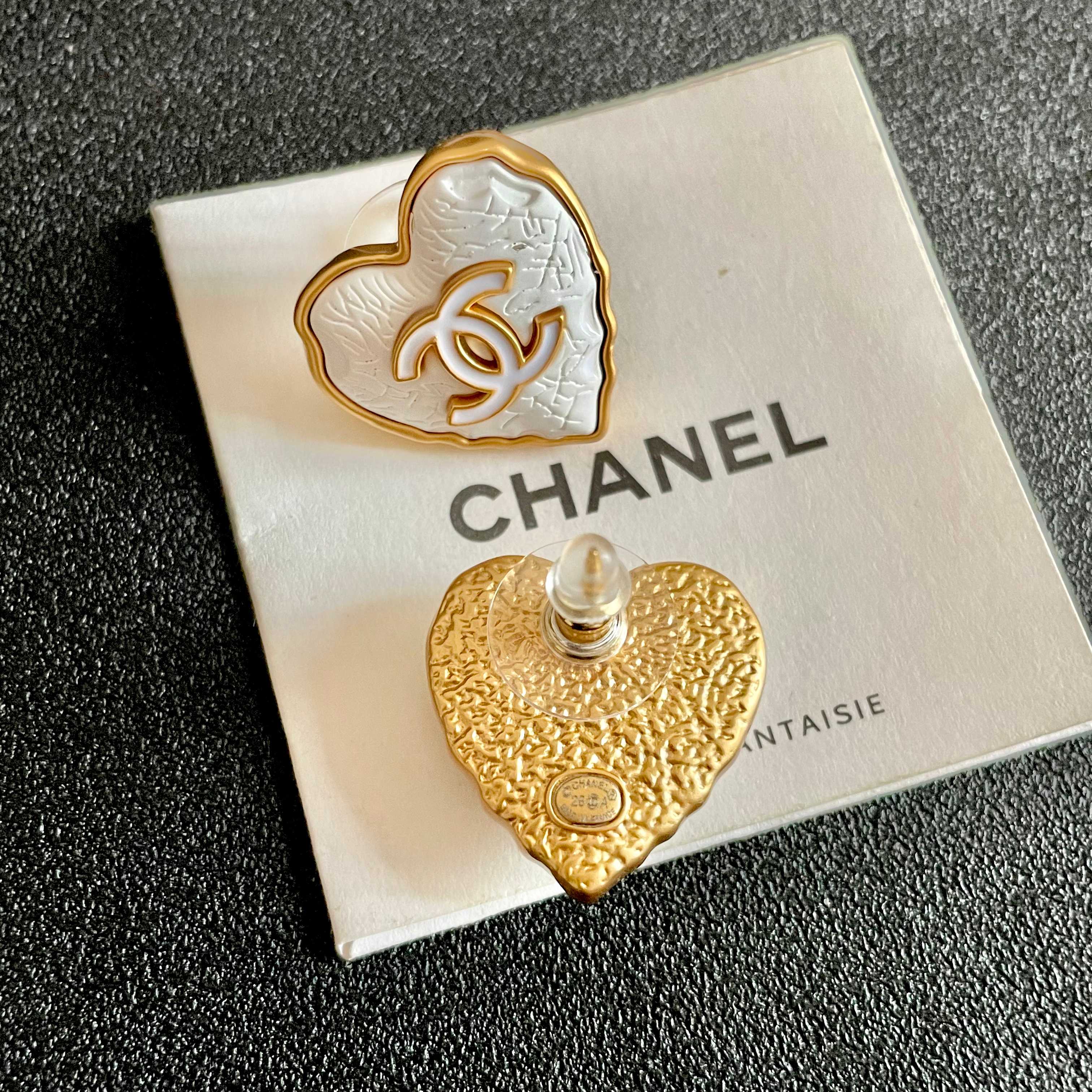 Chanel香奈儿 中古 耳钉👀小香家的款式真心无需多介绍😘🎶每一款都超好看，精致大方，非常显气质