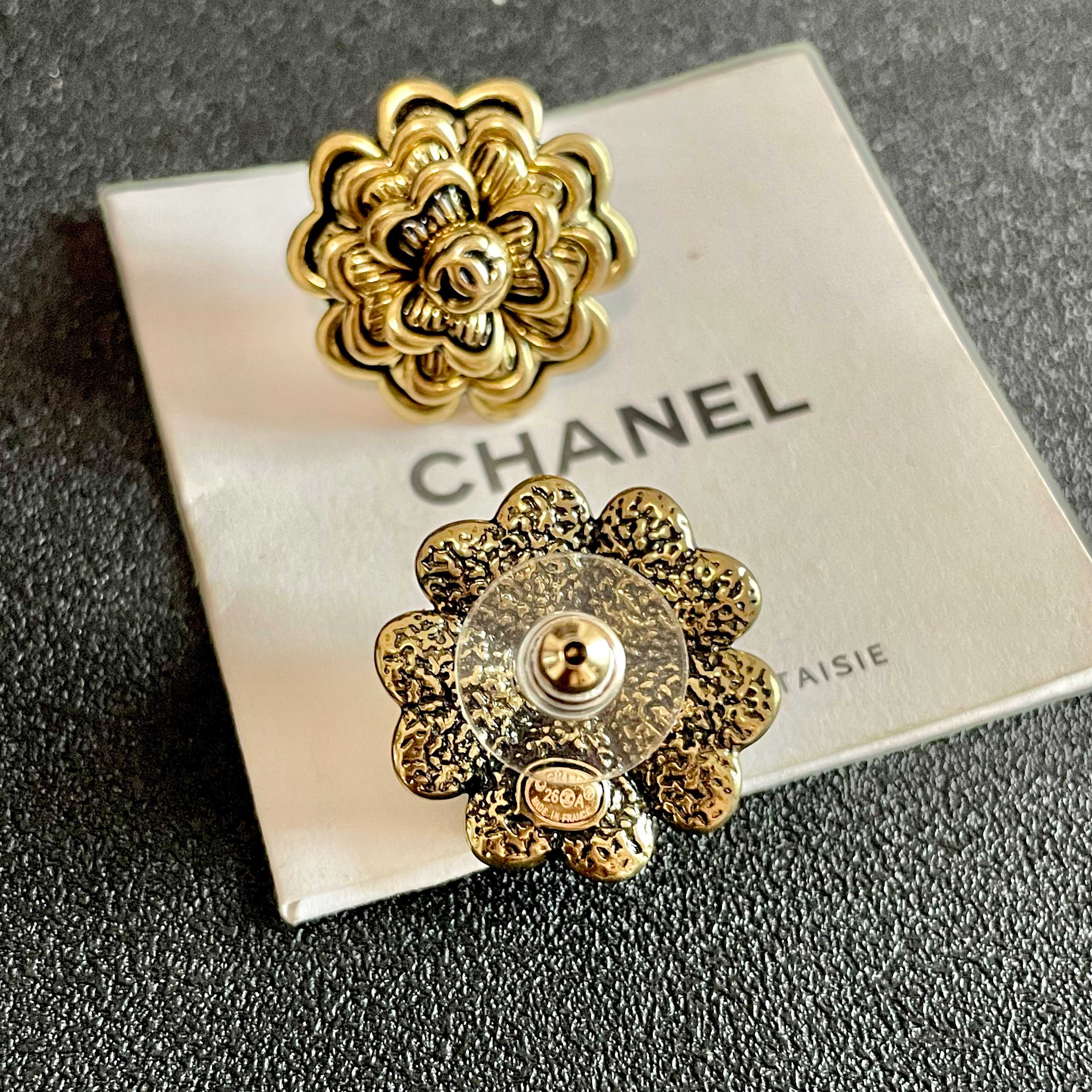 Chanel香奈儿 中古 耳钉👀小香家的款式真心无需多介绍😘🎶每一款都超好看，精致大方，非常显气质