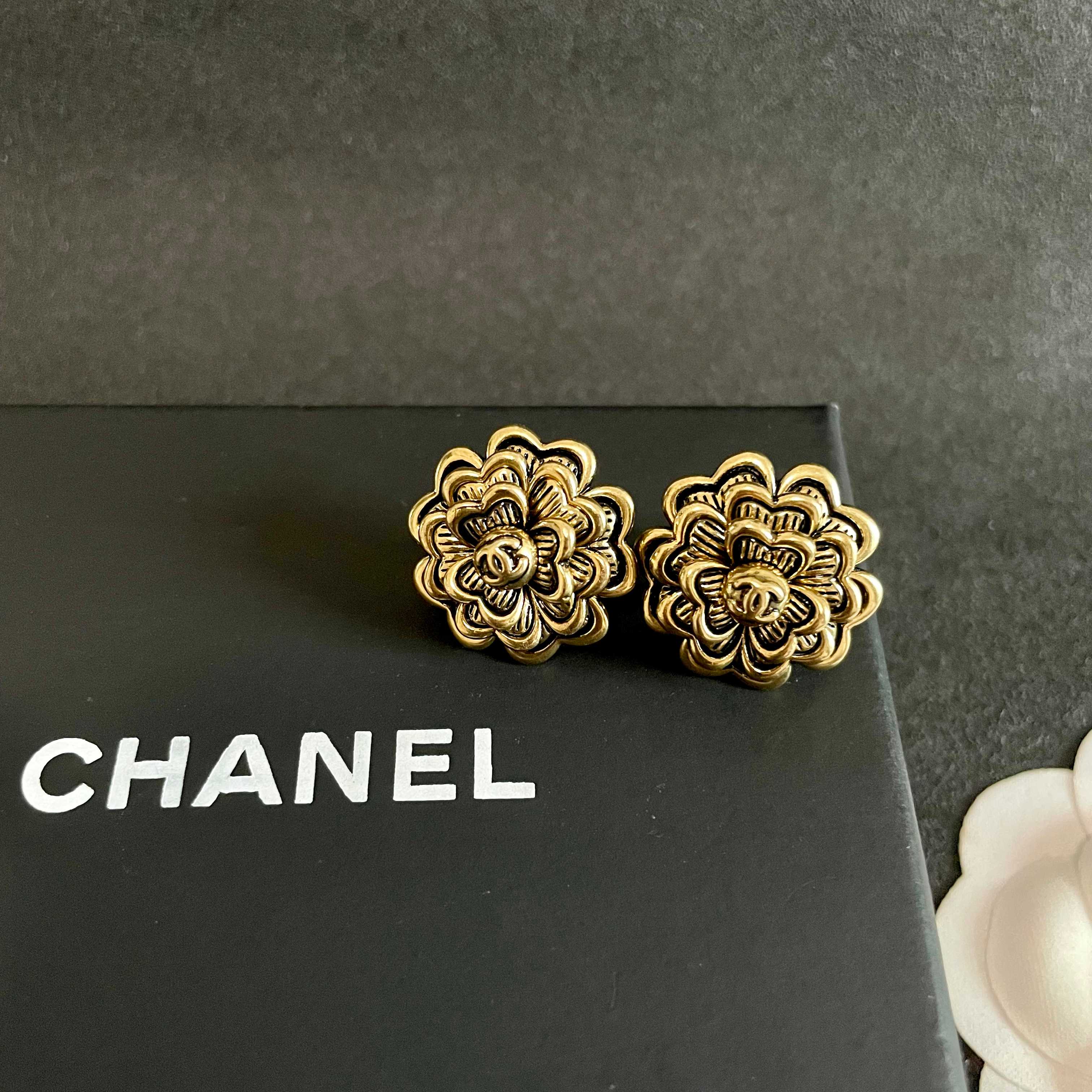 Chanel香奈儿 中古 耳钉👀小香家的款式真心无需多介绍😘🎶每一款都超好看，精致大方，非常显气质