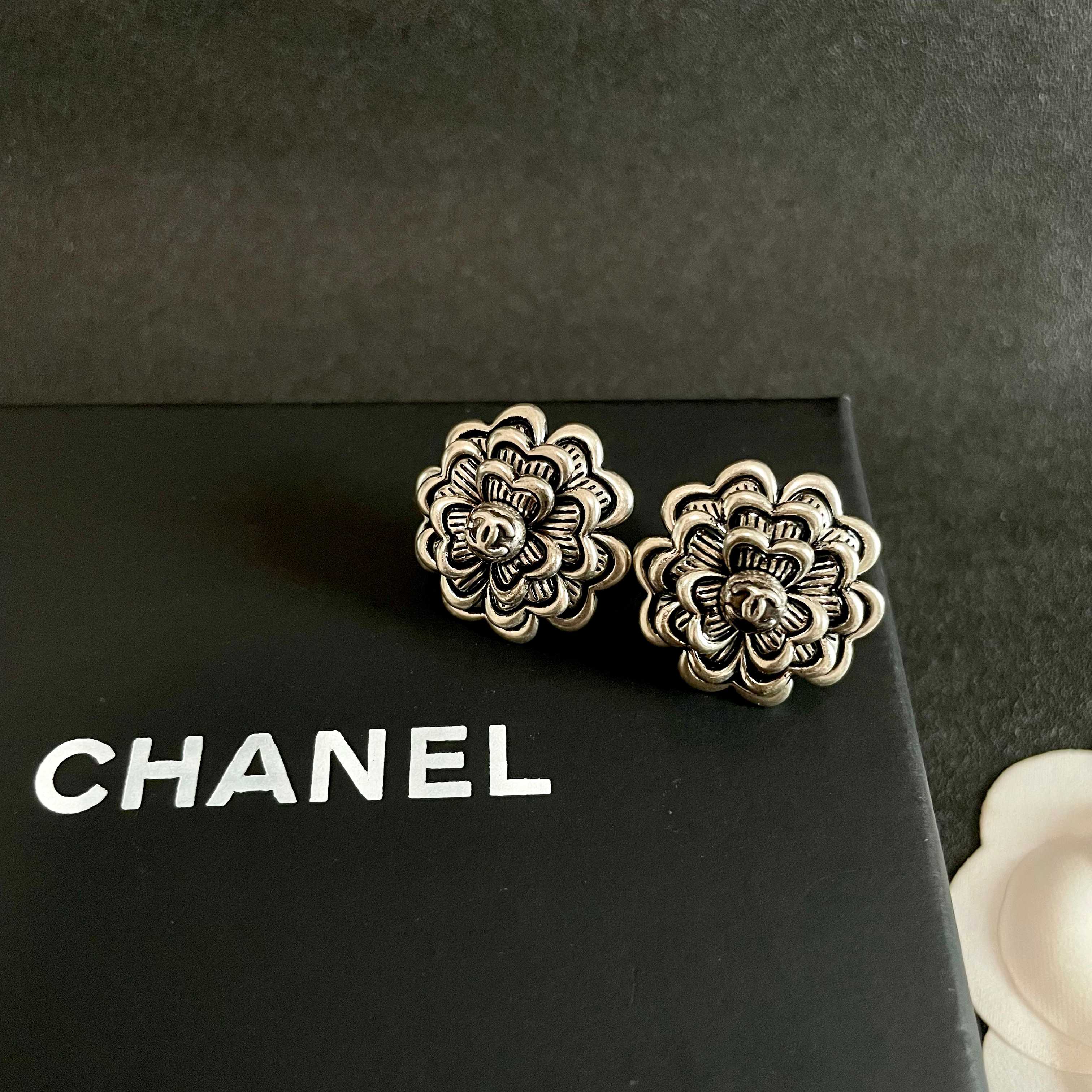 Chanel香奈儿 中古 耳钉👀小香家的款式真心无需多介绍😘🎶每一款都超好看，精致大方，非常显气质
