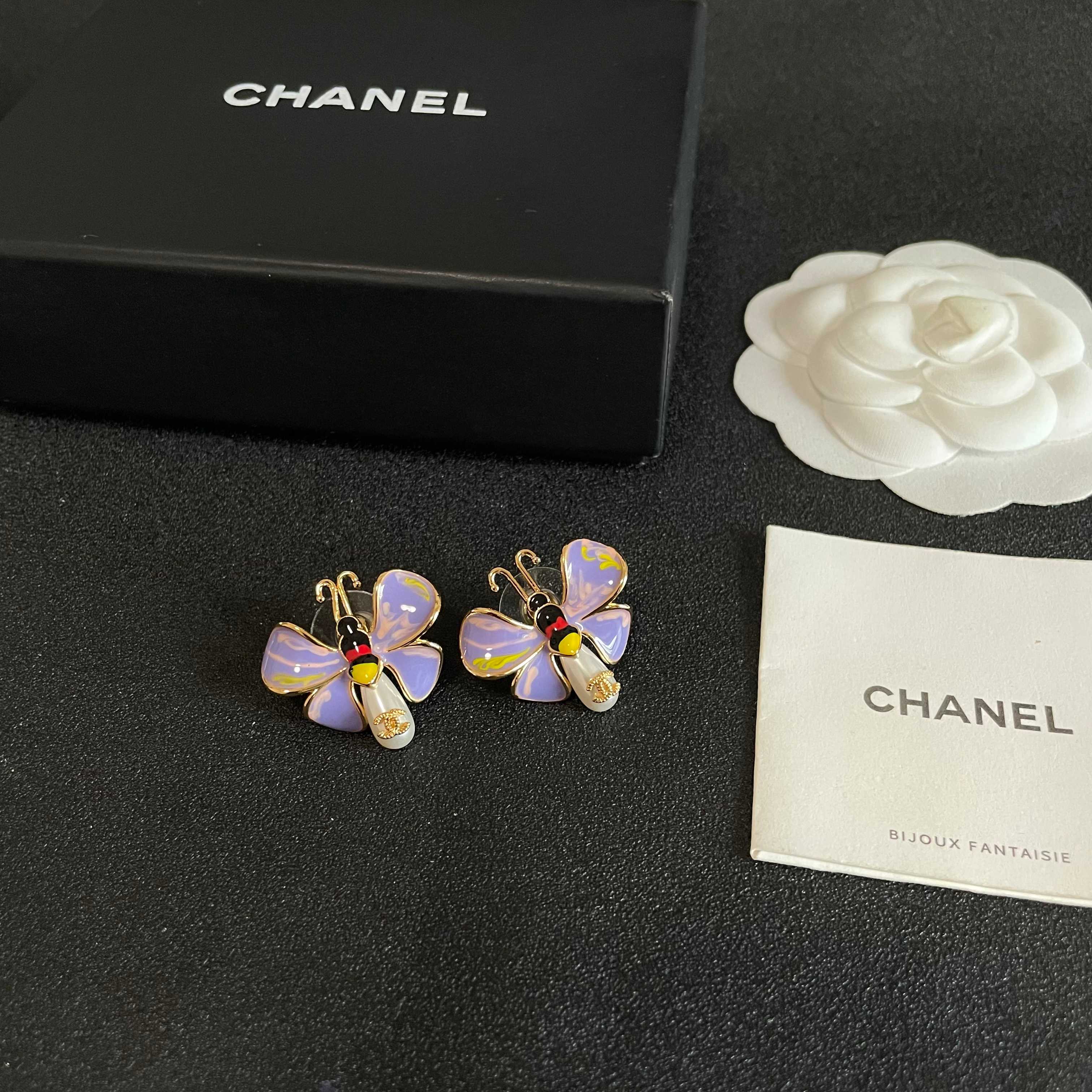 Chanel香奈儿 中古 耳钉👀小香家的款式真心无需多介绍😘🎶每一款都超好看，精致大方，非常显气质
