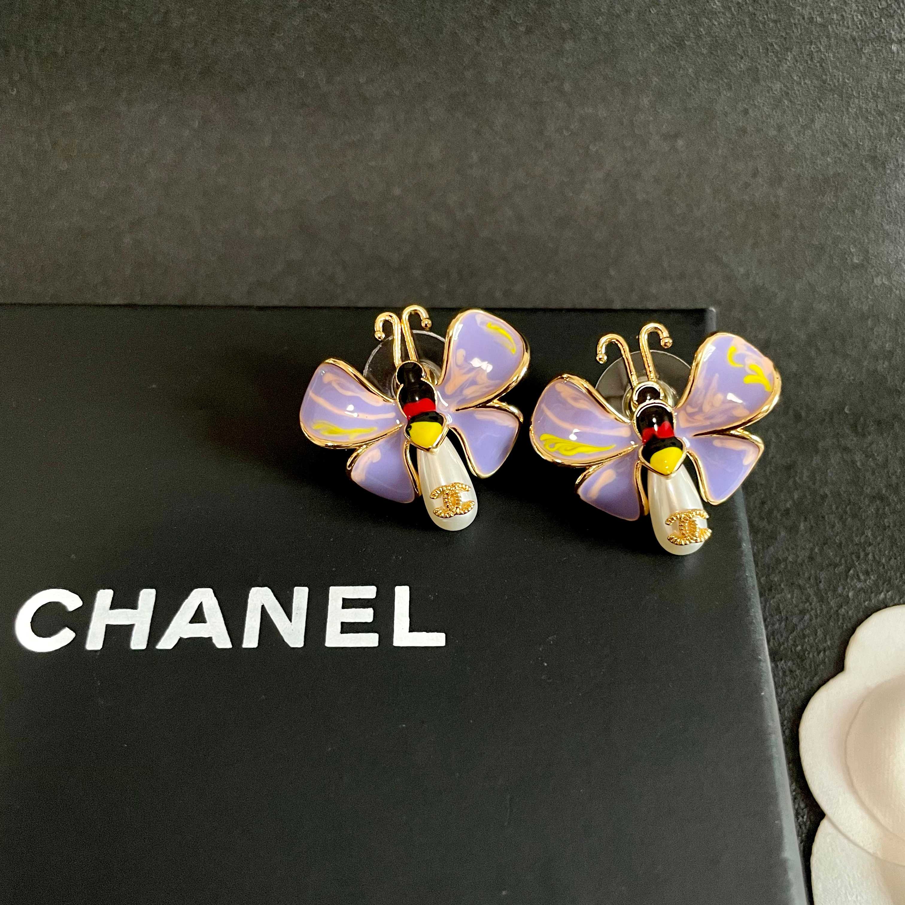 Chanel香奈儿 中古 耳钉👀小香家的款式真心无需多介绍😘🎶每一款都超好看，精致大方，非常显气质