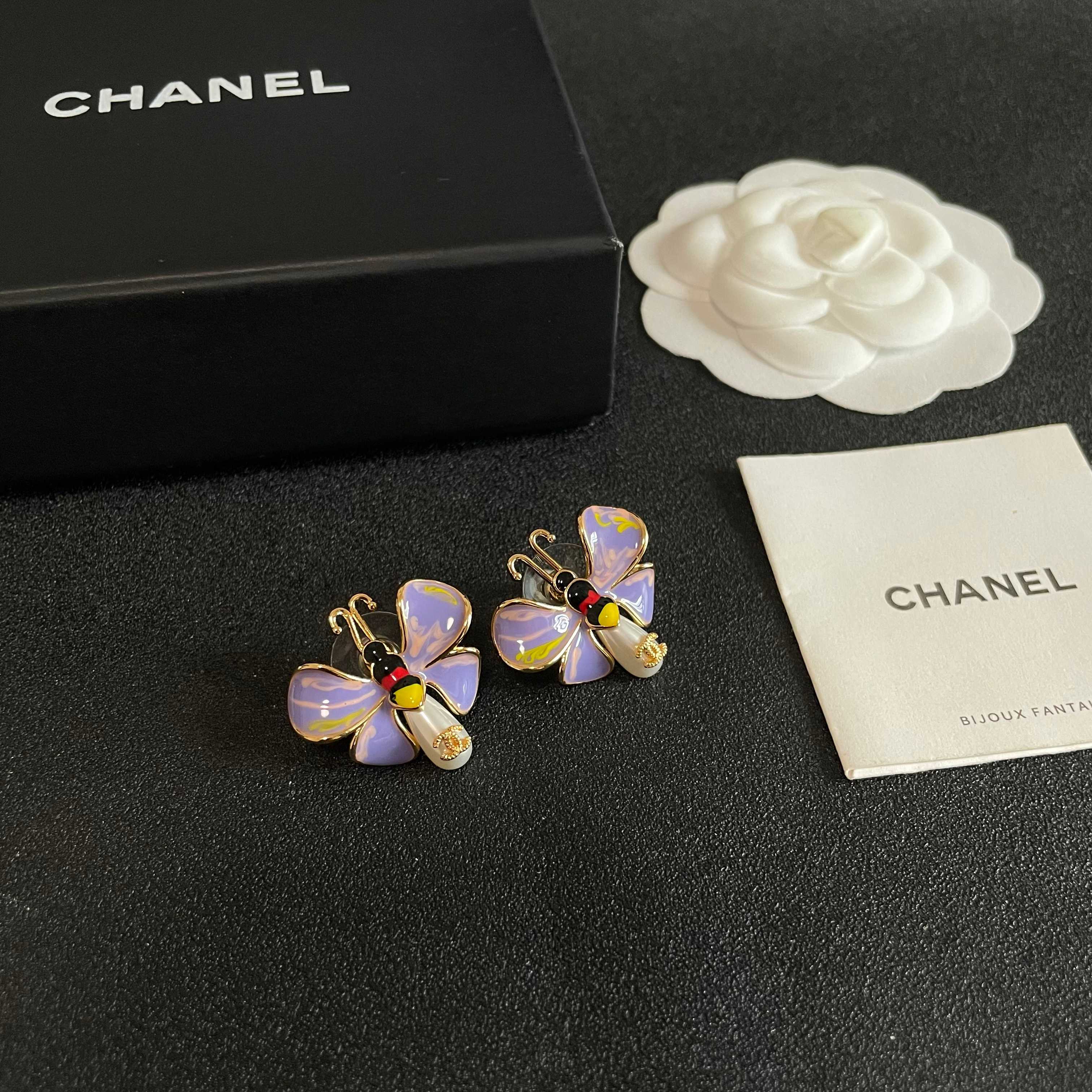 Chanel香奈儿 中古 耳钉👀小香家的款式真心无需多介绍😘🎶每一款都超好看，精致大方，非常显气质