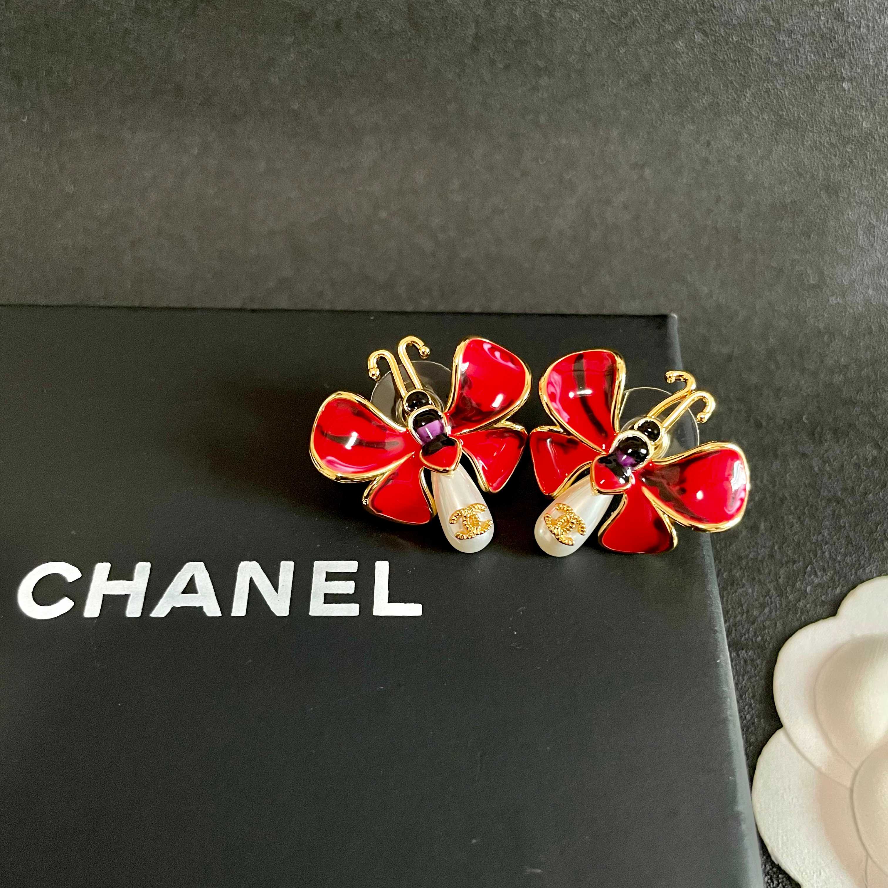 Chanel香奈儿 中古 耳钉👀小香家的款式真心无需多介绍😘🎶每一款都超好看，精致大方，非常显气质