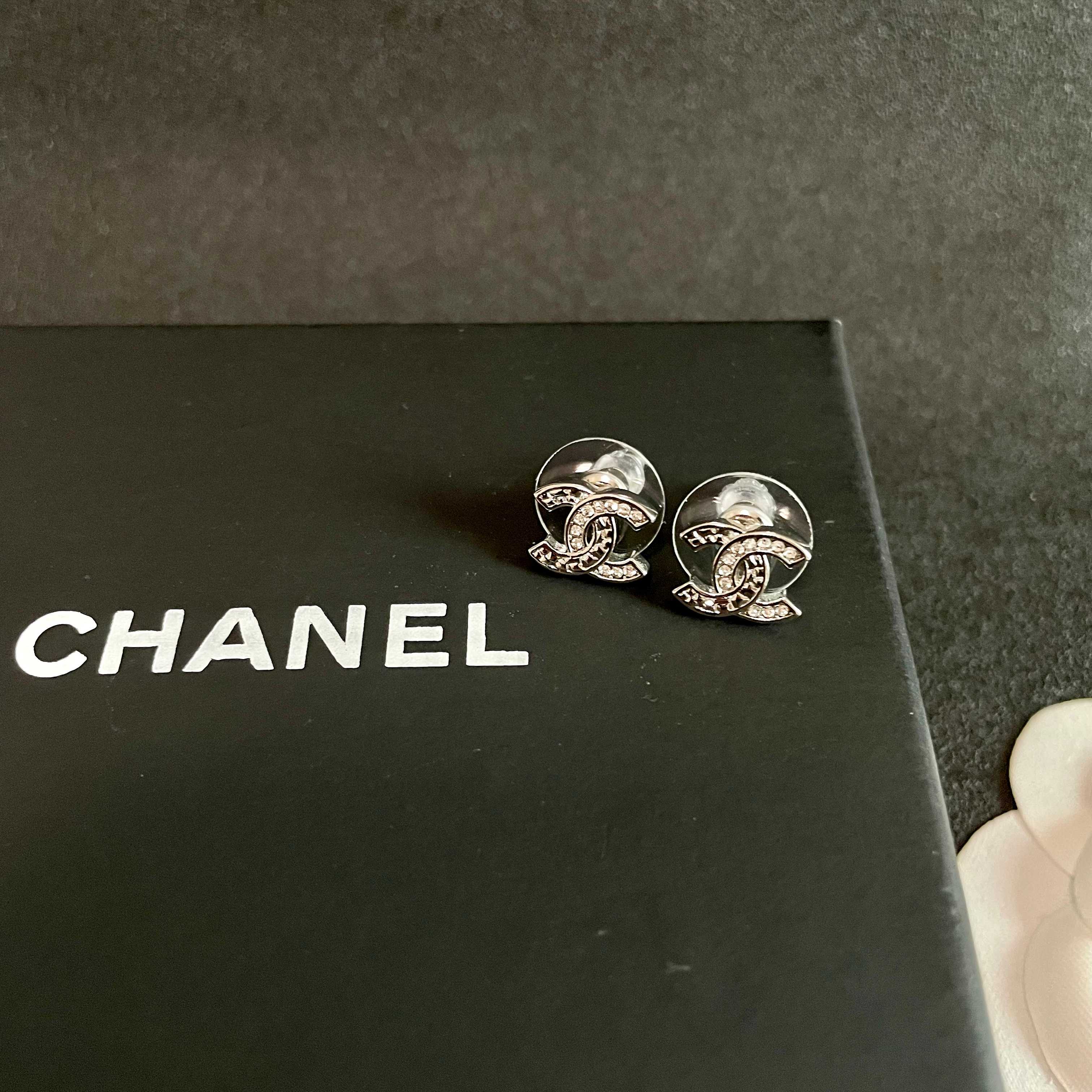 Chanel香奈儿 中古 耳钉👀小香家的款式真心无需多介绍😘🎶每一款都超好看，精致大方，非常显气质