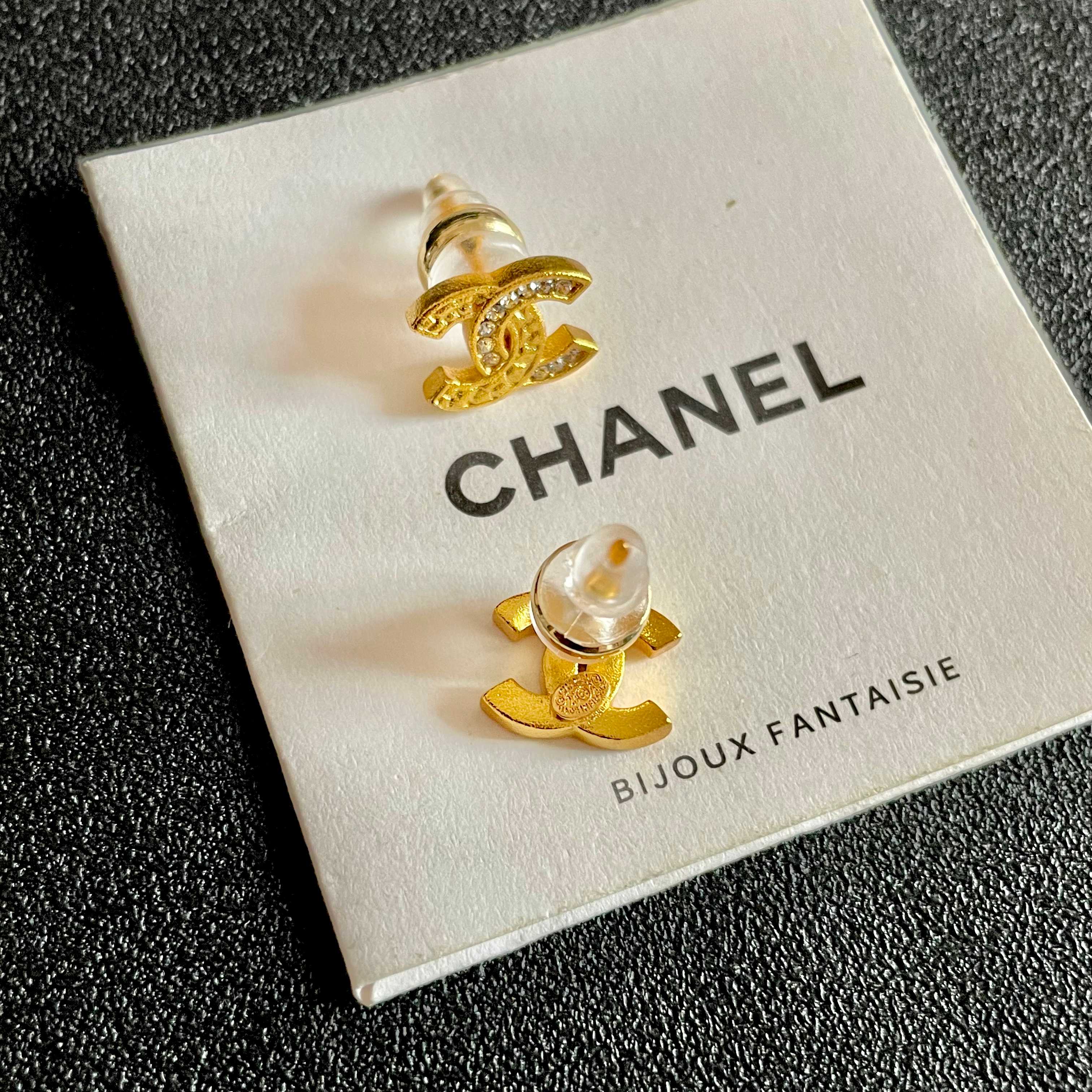 Chanel香奈儿 中古 耳钉👀小香家的款式真心无需多介绍😘🎶每一款都超好看，精致大方，非常显气质