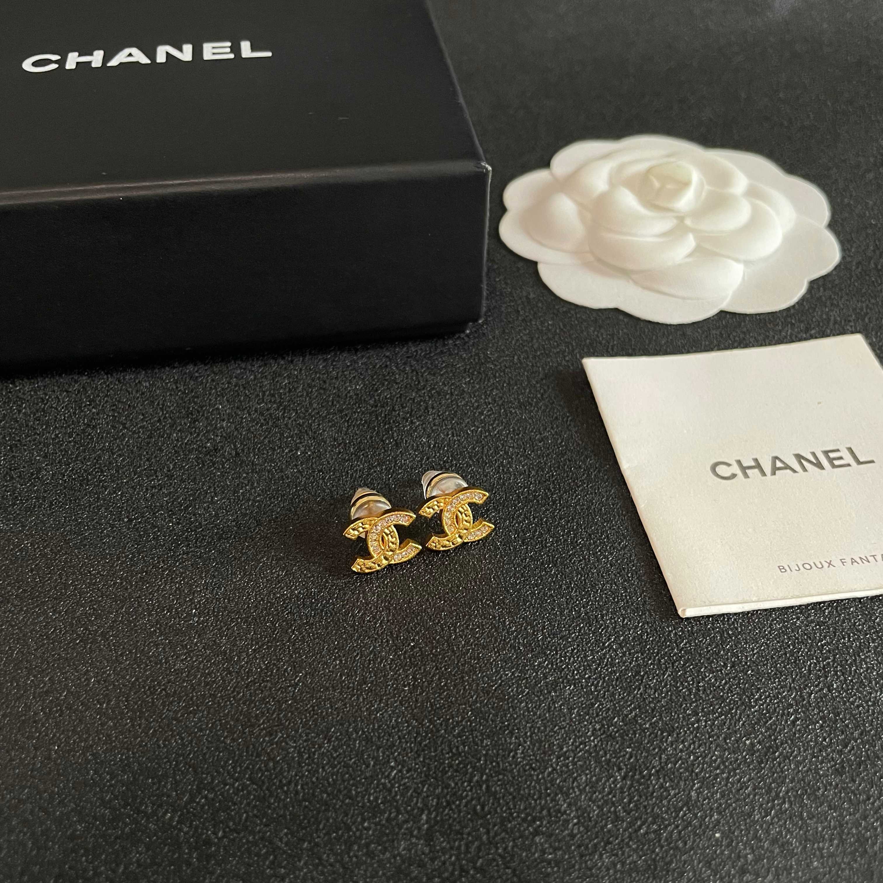 Chanel香奈儿 中古 耳钉👀小香家的款式真心无需多介绍😘🎶每一款都超好看，精致大方，非常显气质