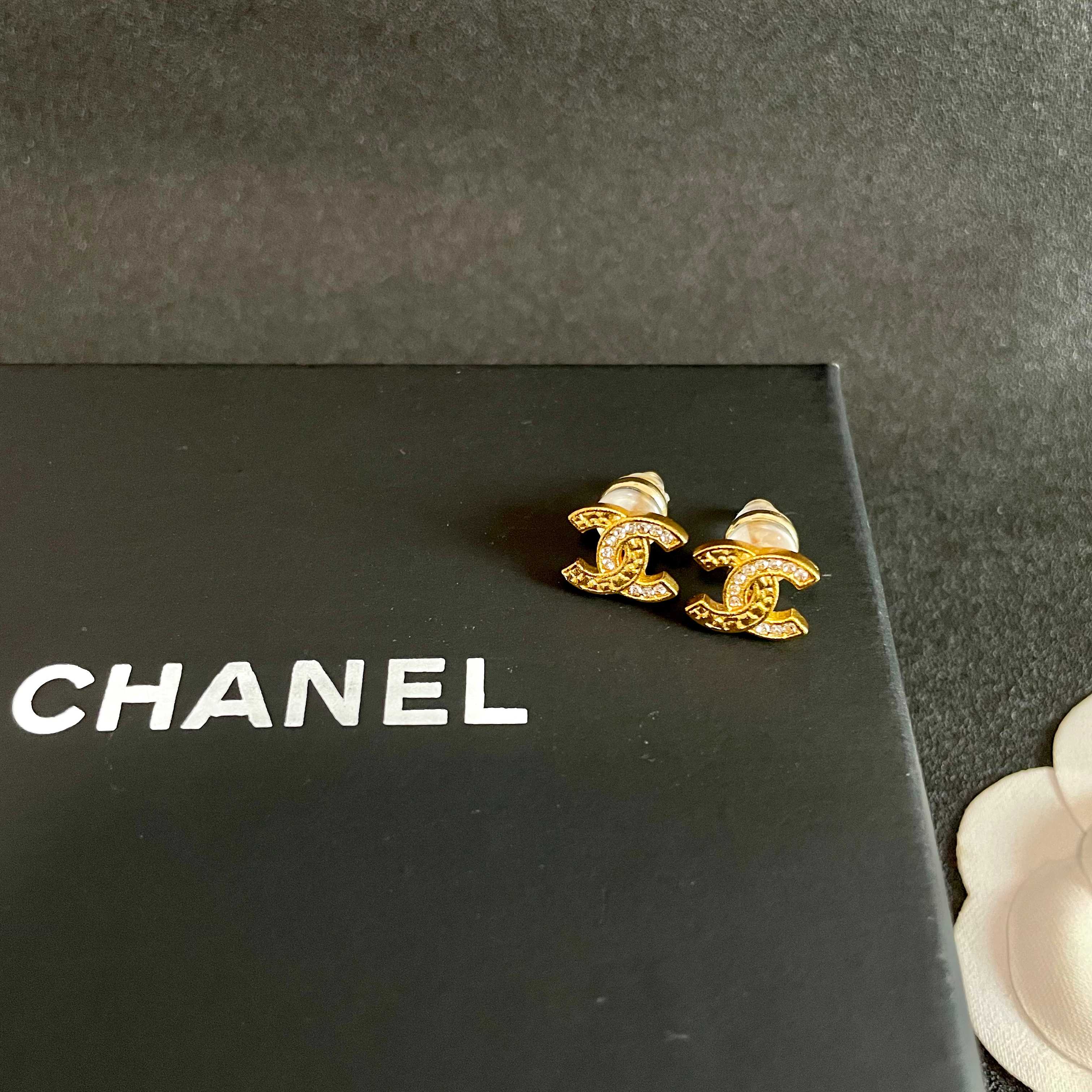 Chanel香奈儿 中古 耳钉👀小香家的款式真心无需多介绍😘🎶每一款都超好看，精致大方，非常显气质