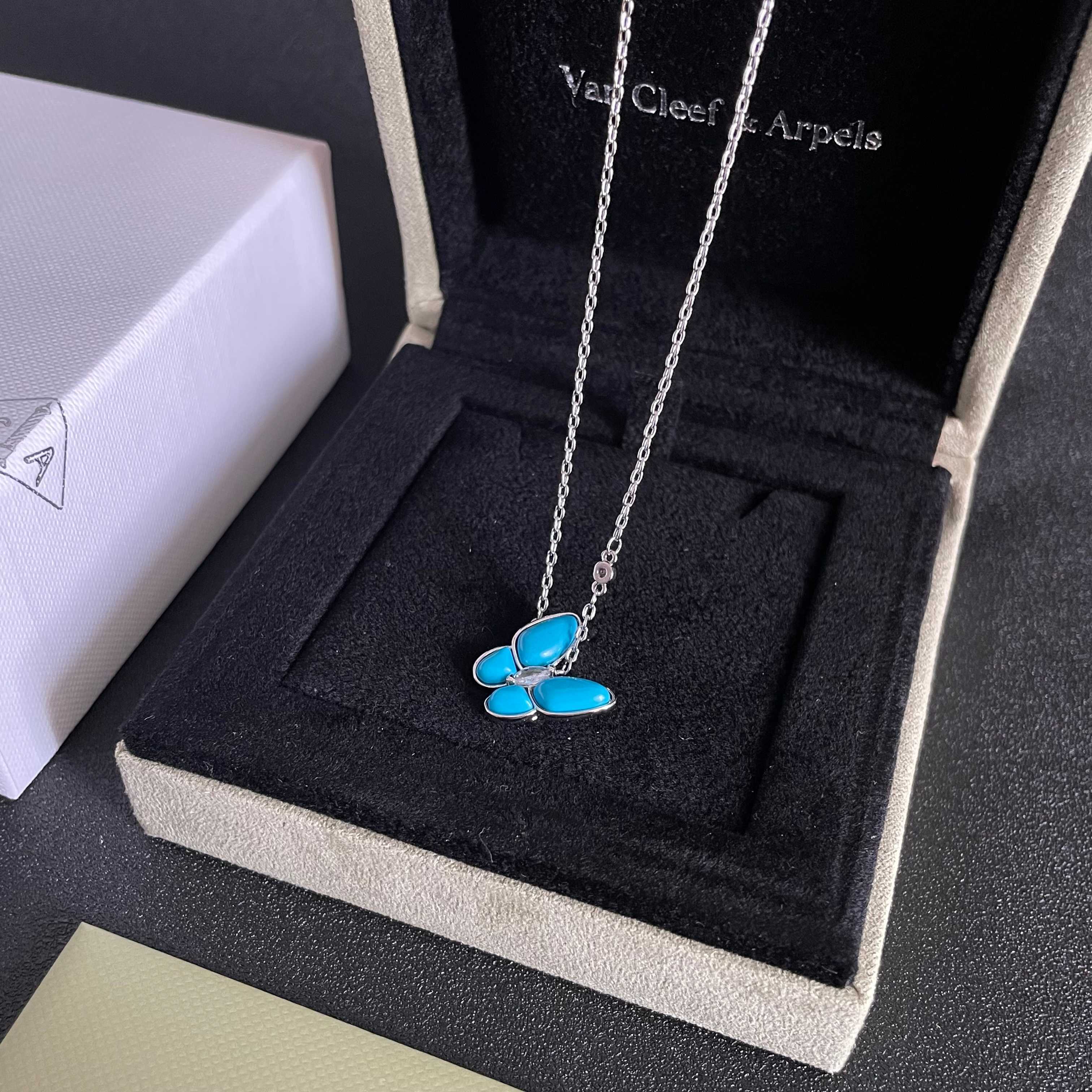 VanCleefArPels【花朵】Alhambra吊坠雾里看花 其设计独特，隽永典雅 项链百搭 经典 
