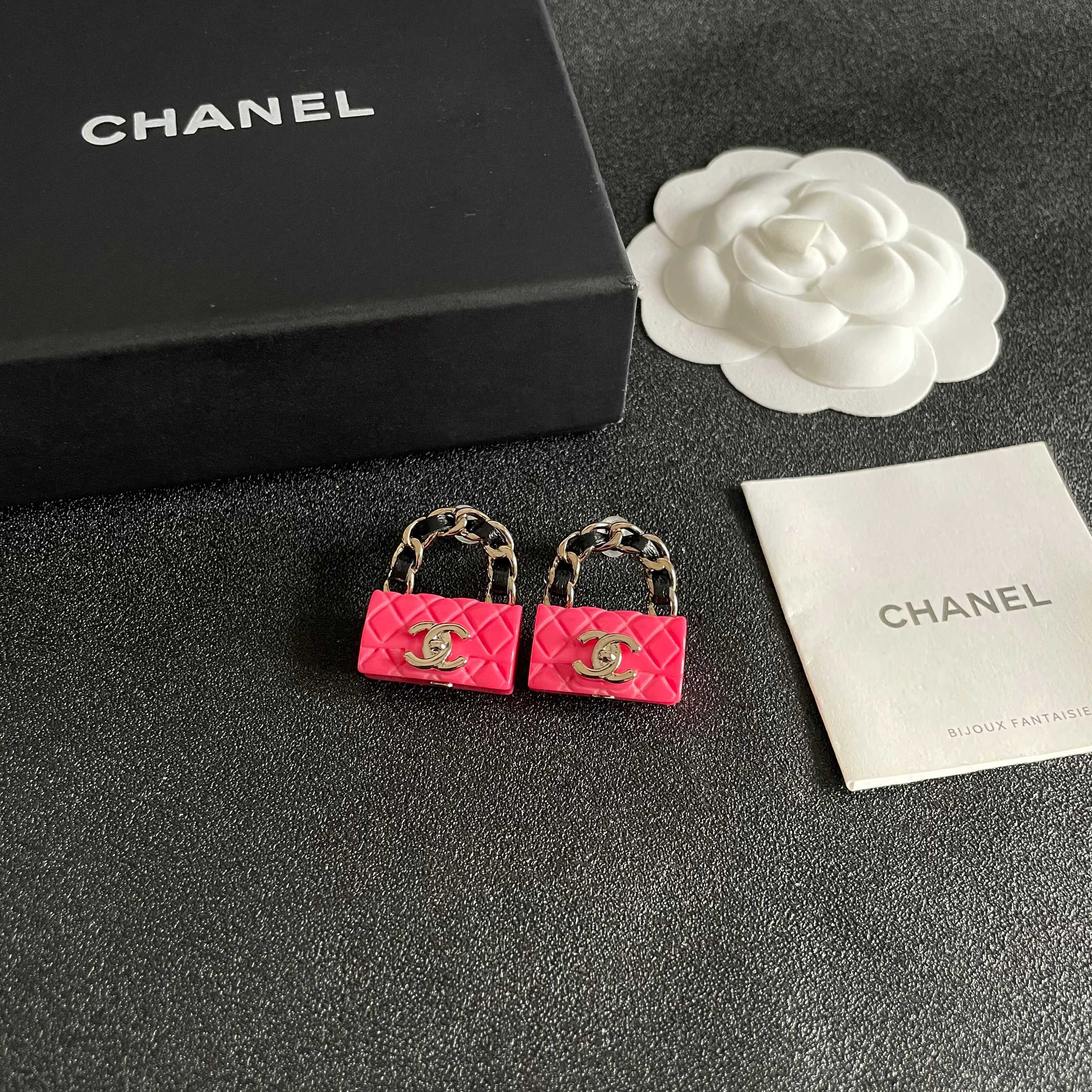 Chanel香奈儿 中古 双C耳钉👀原版复刻logo 小香家的款式真心无需多介绍😘🎶每一款都超好看，精致