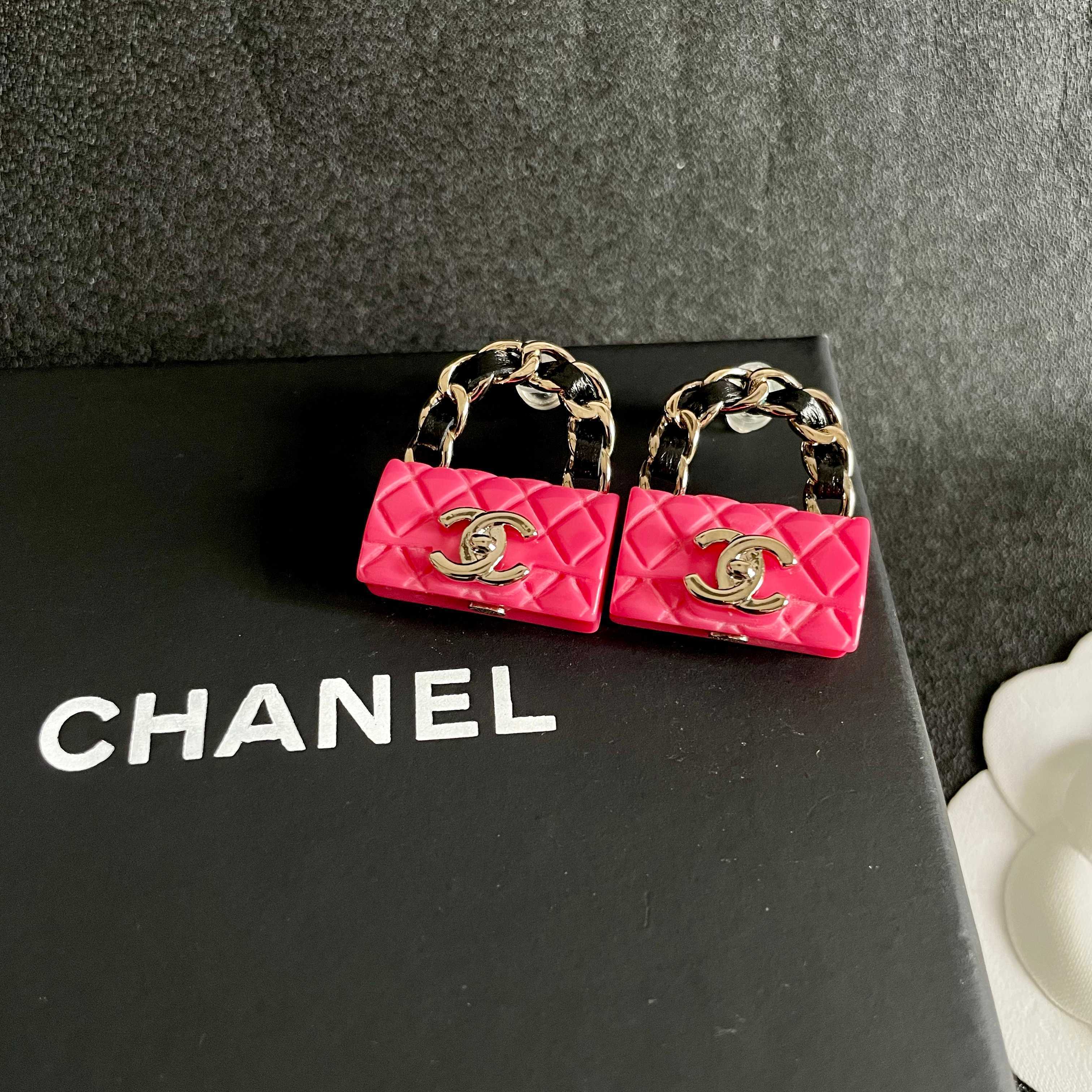 Chanel香奈儿 中古 双C耳钉👀原版复刻logo 小香家的款式真心无需多介绍😘🎶每一款都超好看，精致