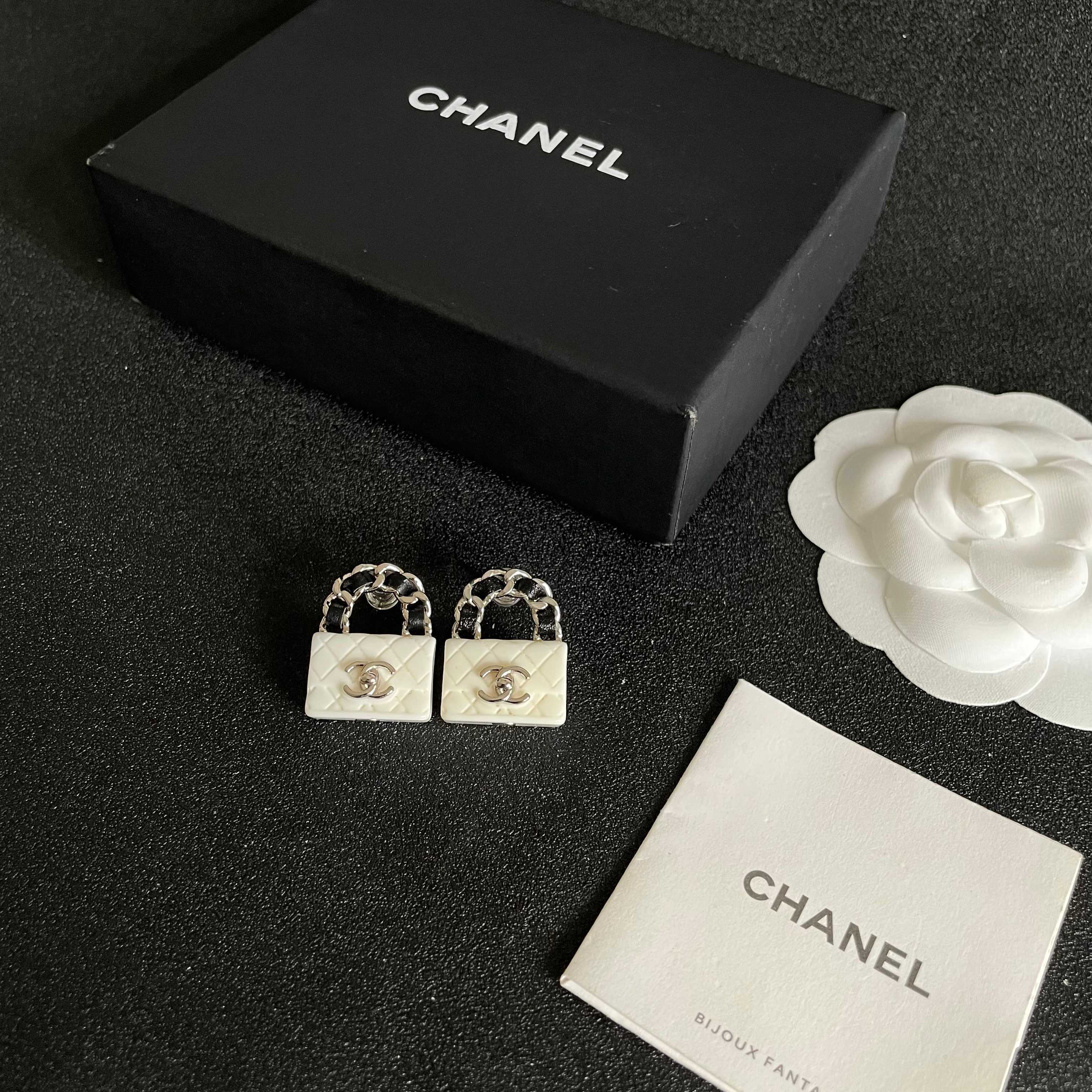 Chanel香奈儿 中古 双C耳钉👀原版复刻logo 小香家的款式真心无需多介绍😘🎶每一款都超好看，精致