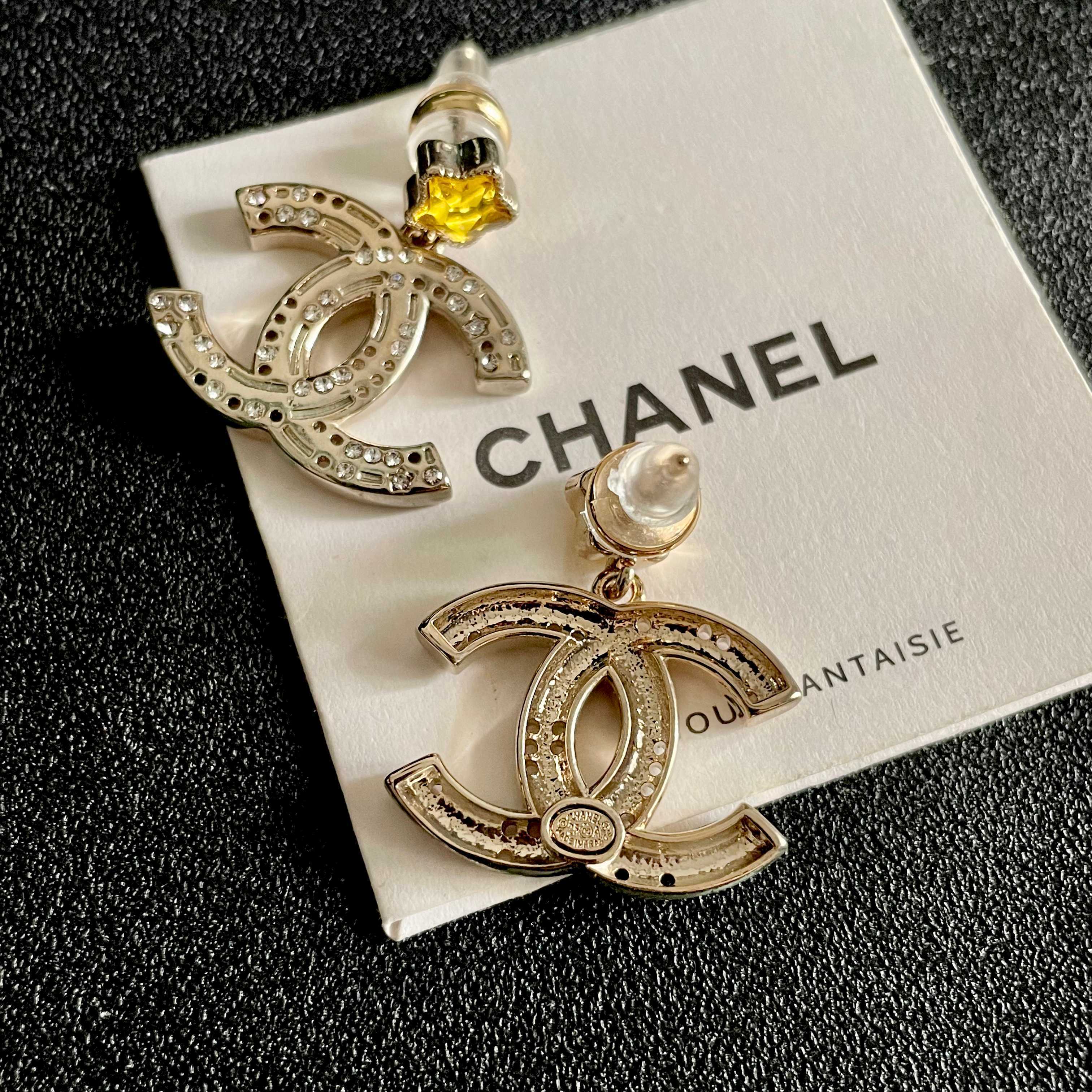 Chanel香奈儿 中古 耳钉👀小香家的款式真心无需多介绍😘🎶每一款都超好看，精致大方，非常显气质.