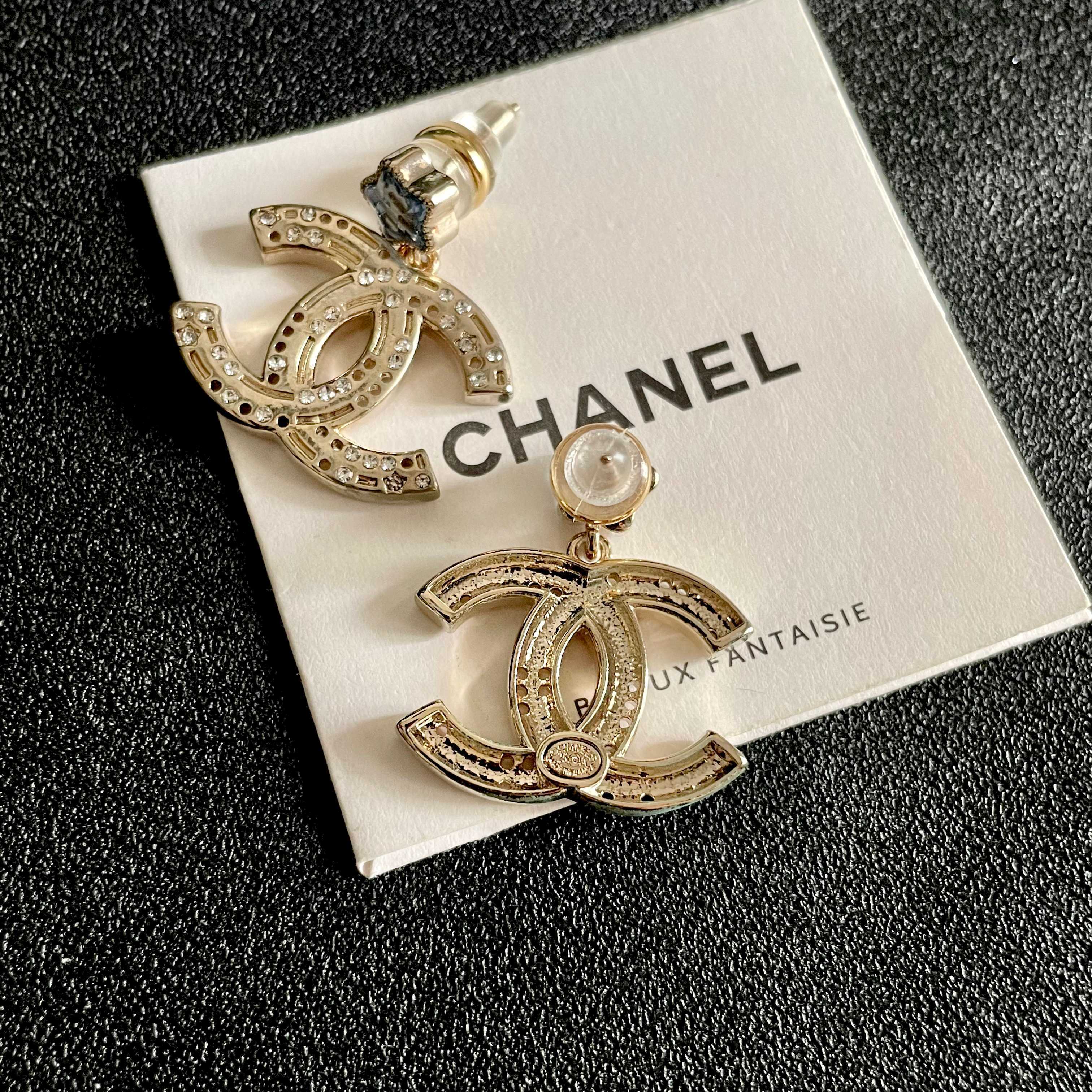 Chanel香奈儿 中古 耳钉👀小香家的款式真心无需多介绍😘🎶每一款都超好看，精致大方，非常显气质.
