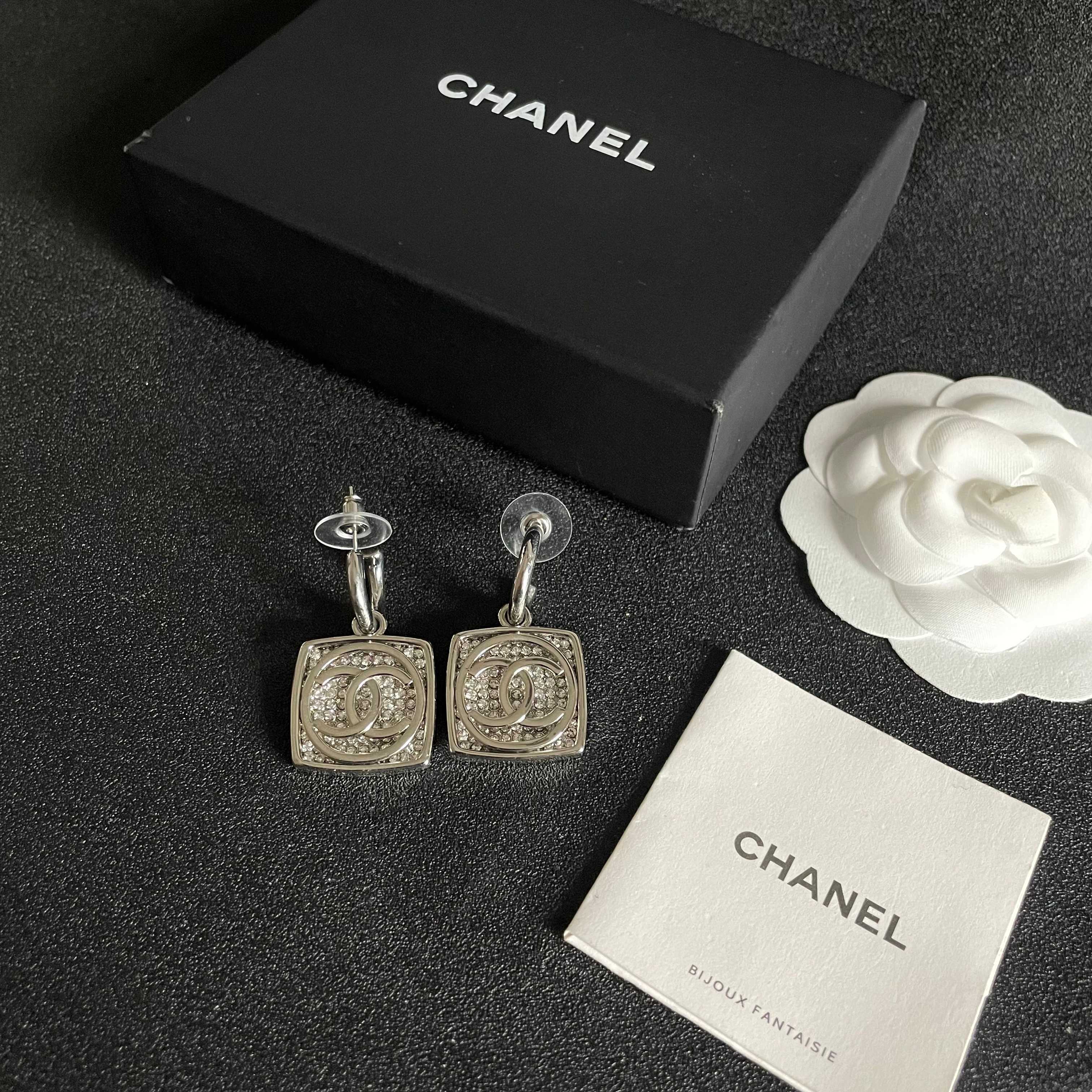 Chanel香奈儿 中古 双C耳钉👀原版复刻logo 小香家的款式真心无需多介绍😘🎶每一款都超好看，精致