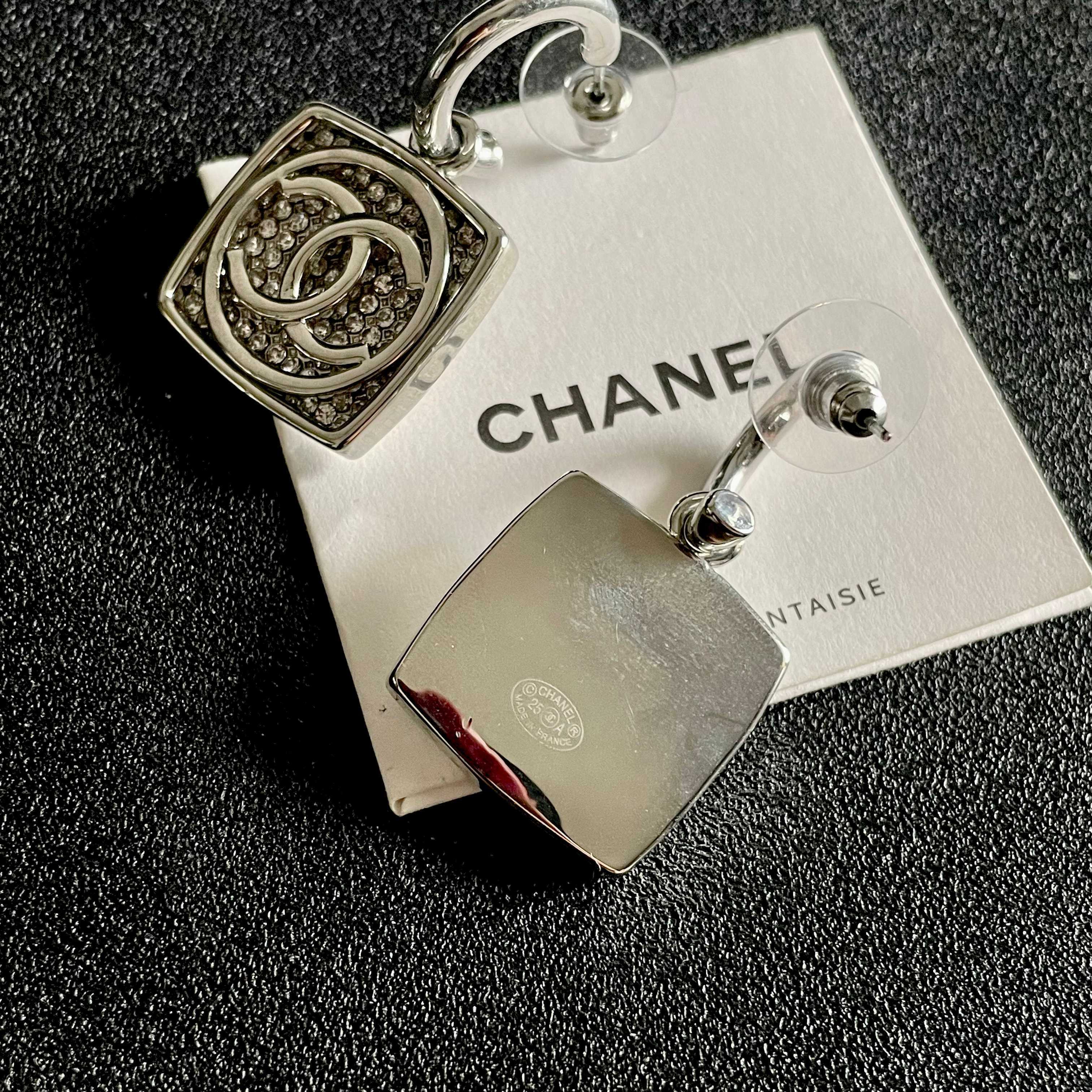 Chanel香奈儿 中古 双C耳钉👀原版复刻logo 小香家的款式真心无需多介绍😘🎶每一款都超好看，精致