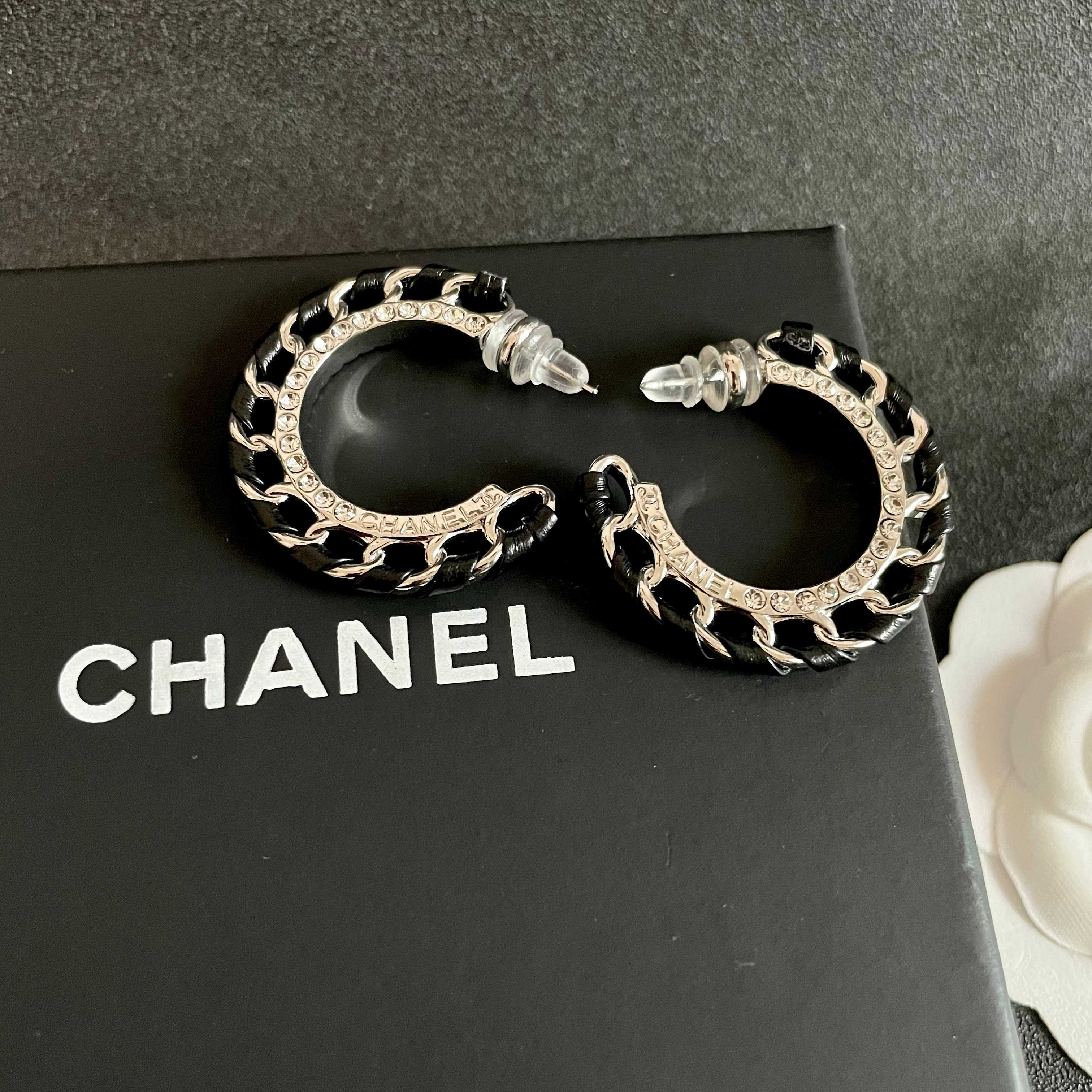 Chanel香奈儿 中古 耳钉👀小香家的款式真心无需多介绍😘🎶每一款都超好看，精致大方，非常显气质