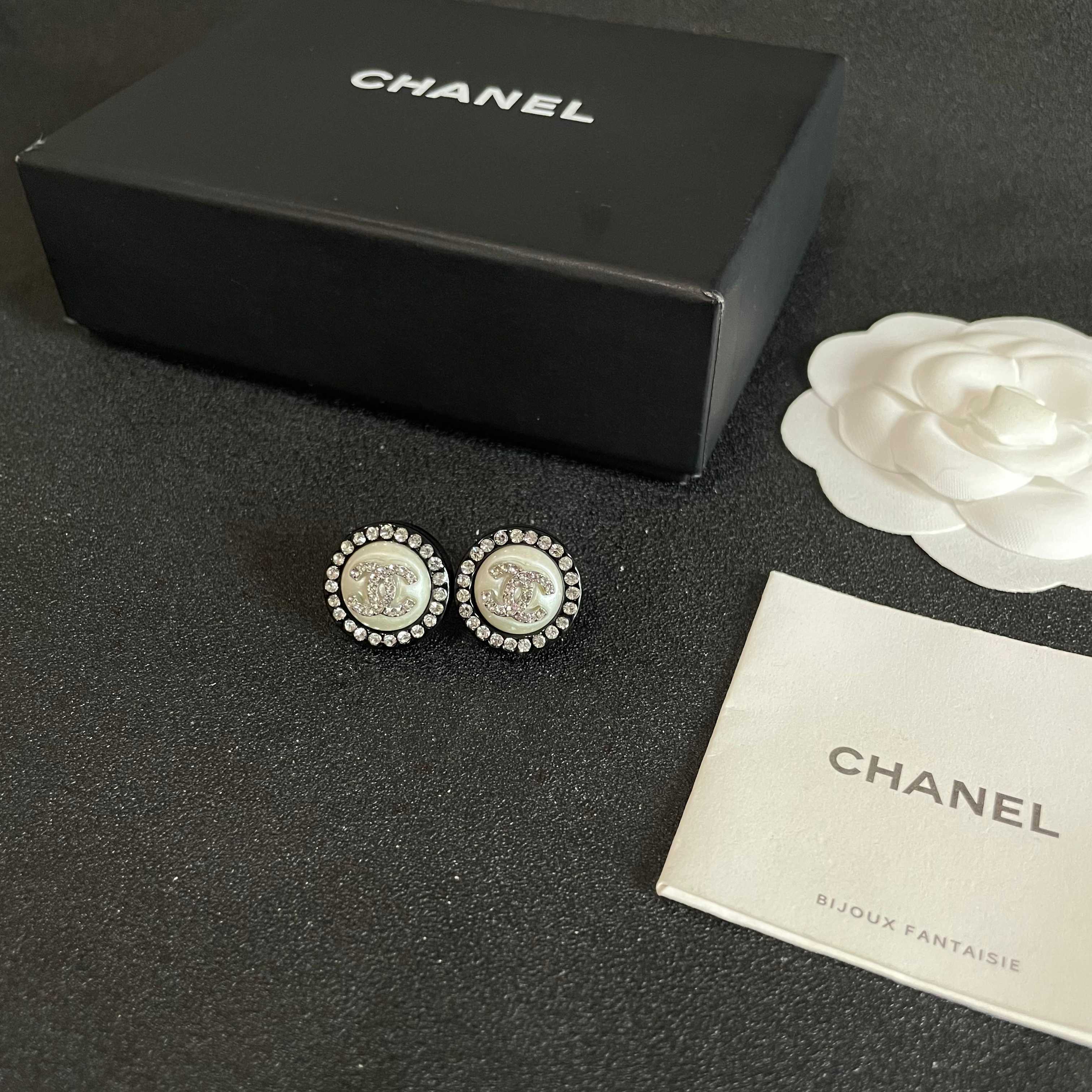 Chanel香奈儿 中古 耳钉👀小香家的款式真心无需多介绍😘🎶每一款都超好看，精致大方，非常显气质