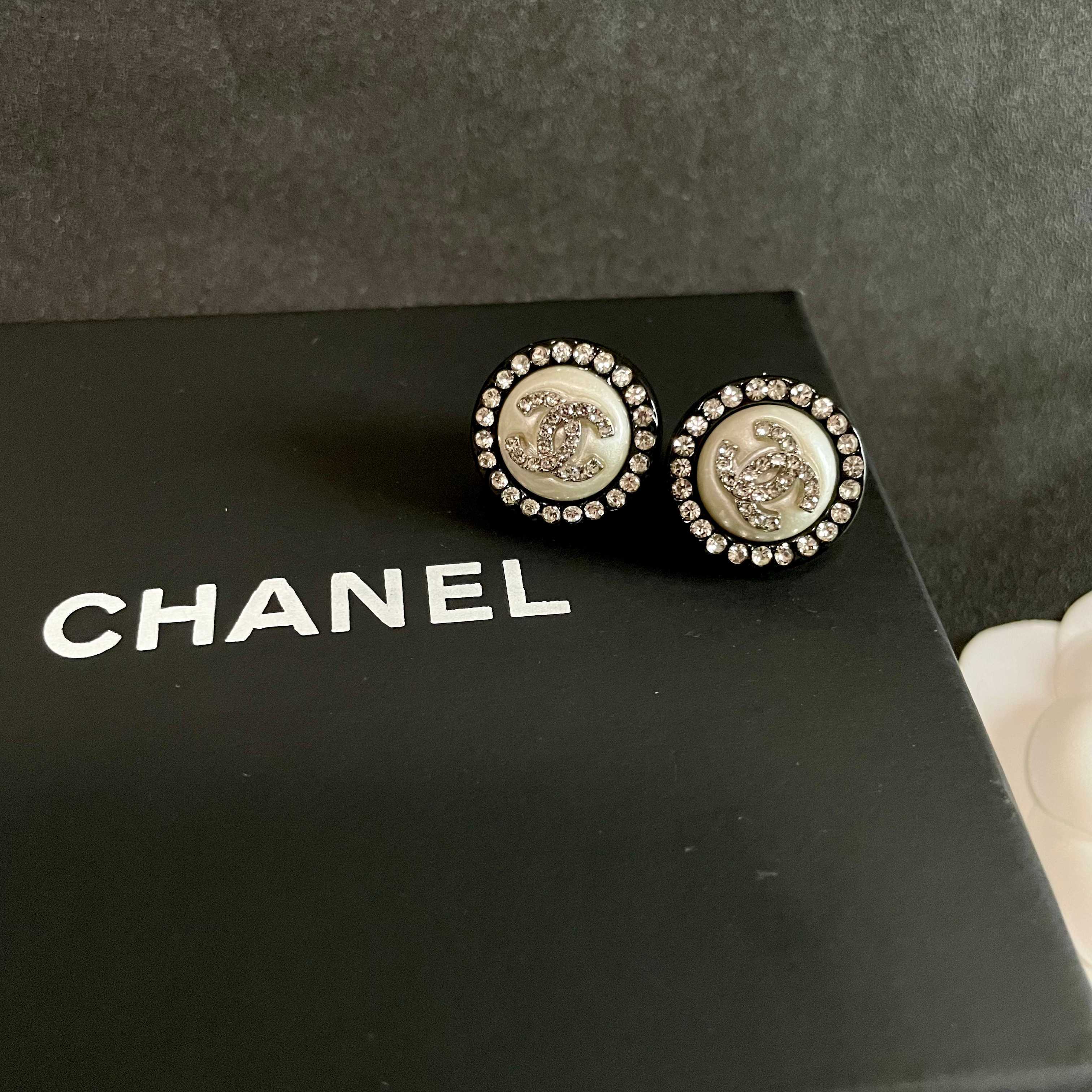 Chanel香奈儿 中古 耳钉👀小香家的款式真心无需多介绍😘🎶每一款都超好看，精致大方，非常显气质