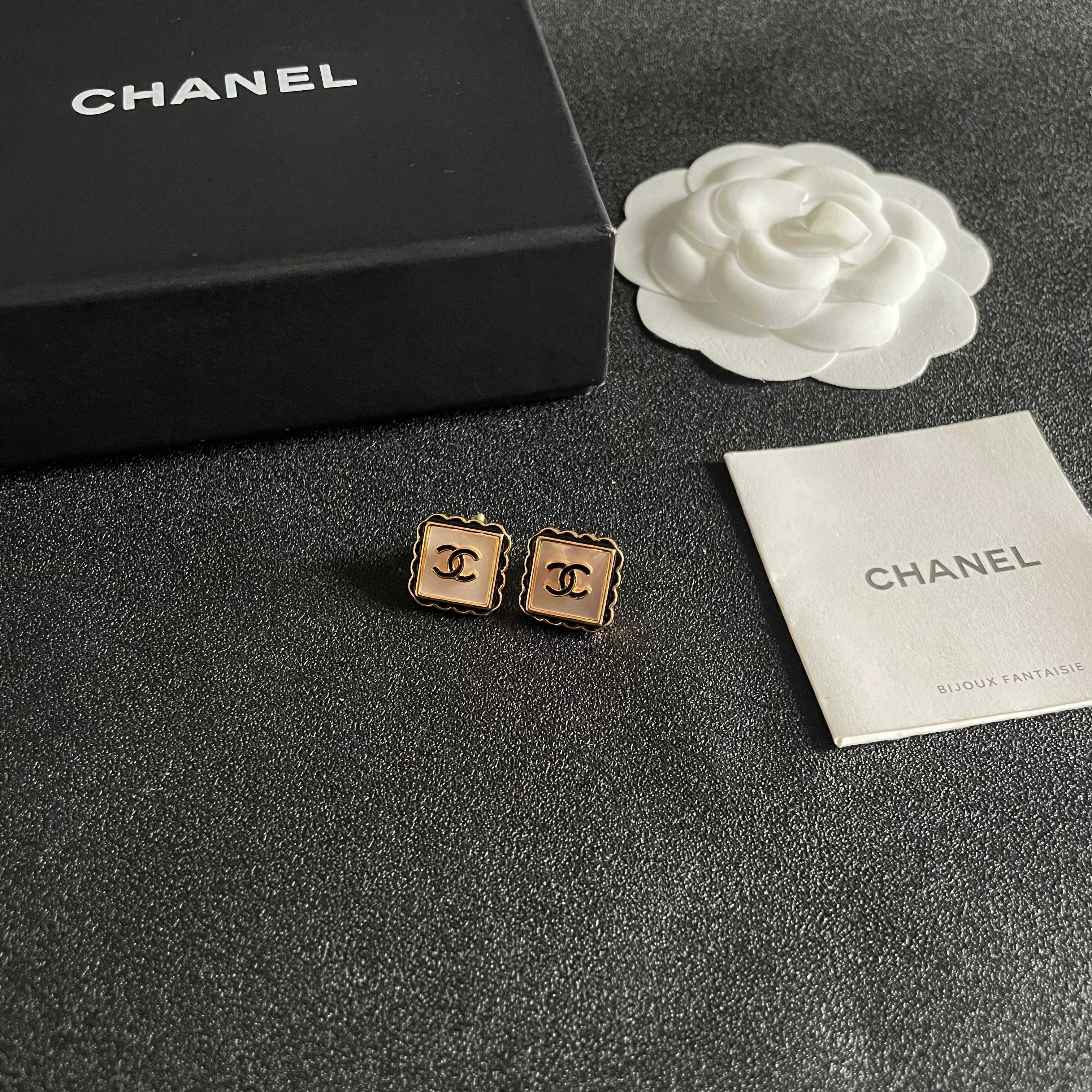 Chanel香奈儿 中古 双C耳钉👀原版复刻logo 小香家的款式真心无需多介绍😘🎶每一款都超好看，精致