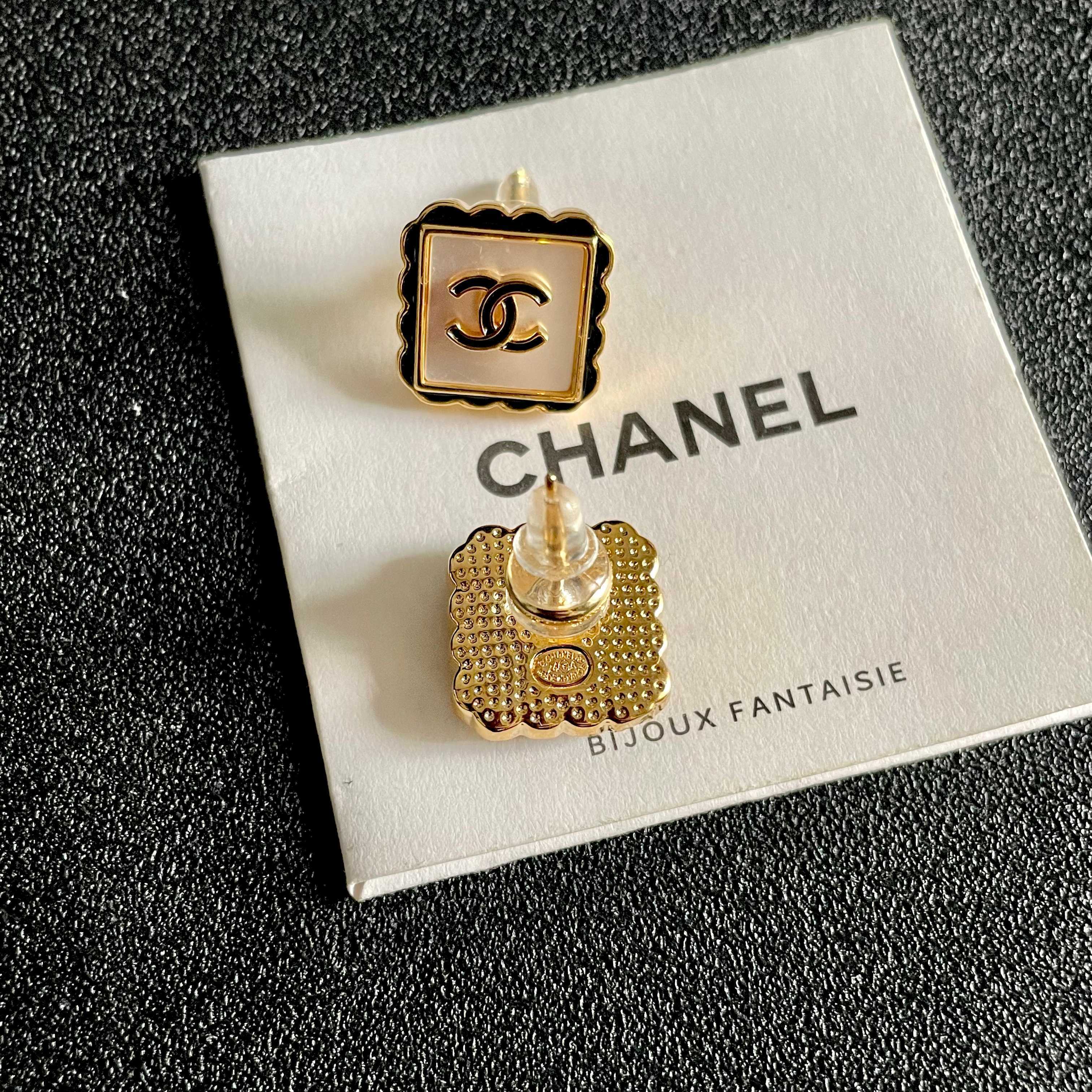 Chanel香奈儿 中古 双C耳钉👀原版复刻logo 小香家的款式真心无需多介绍😘🎶每一款都超好看，精致