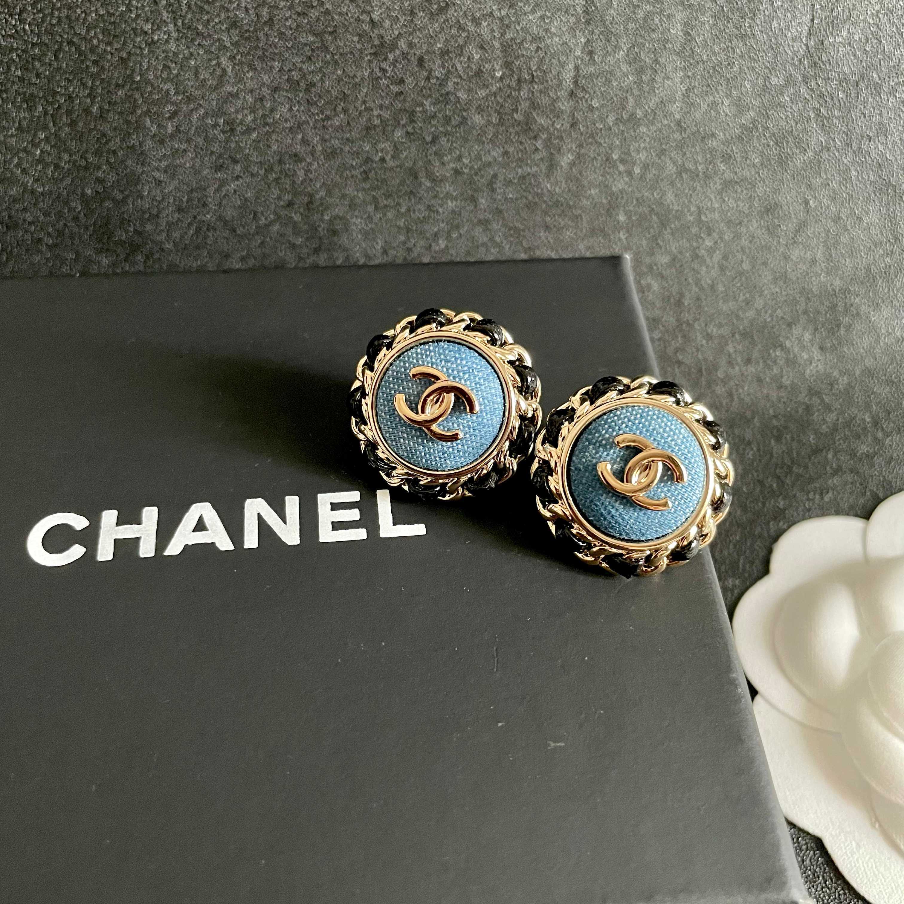 Chanel香奈儿 中古 双C耳钉👀原版复刻logo 小香家的款式真心无需多介绍😘🎶每一款都超好看，精致