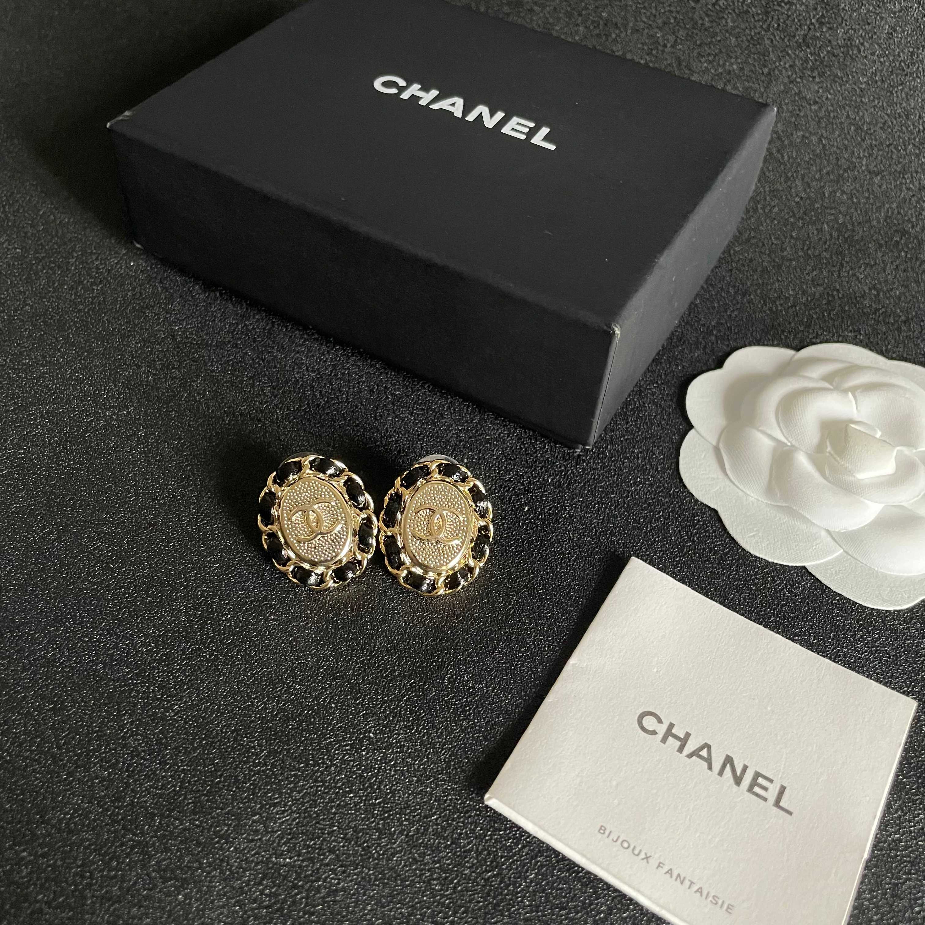 Chanel香奈儿 中古 双C耳钉👀原版复刻logo 小香家的款式真心无需多介绍😘🎶每一款都超好看，精致