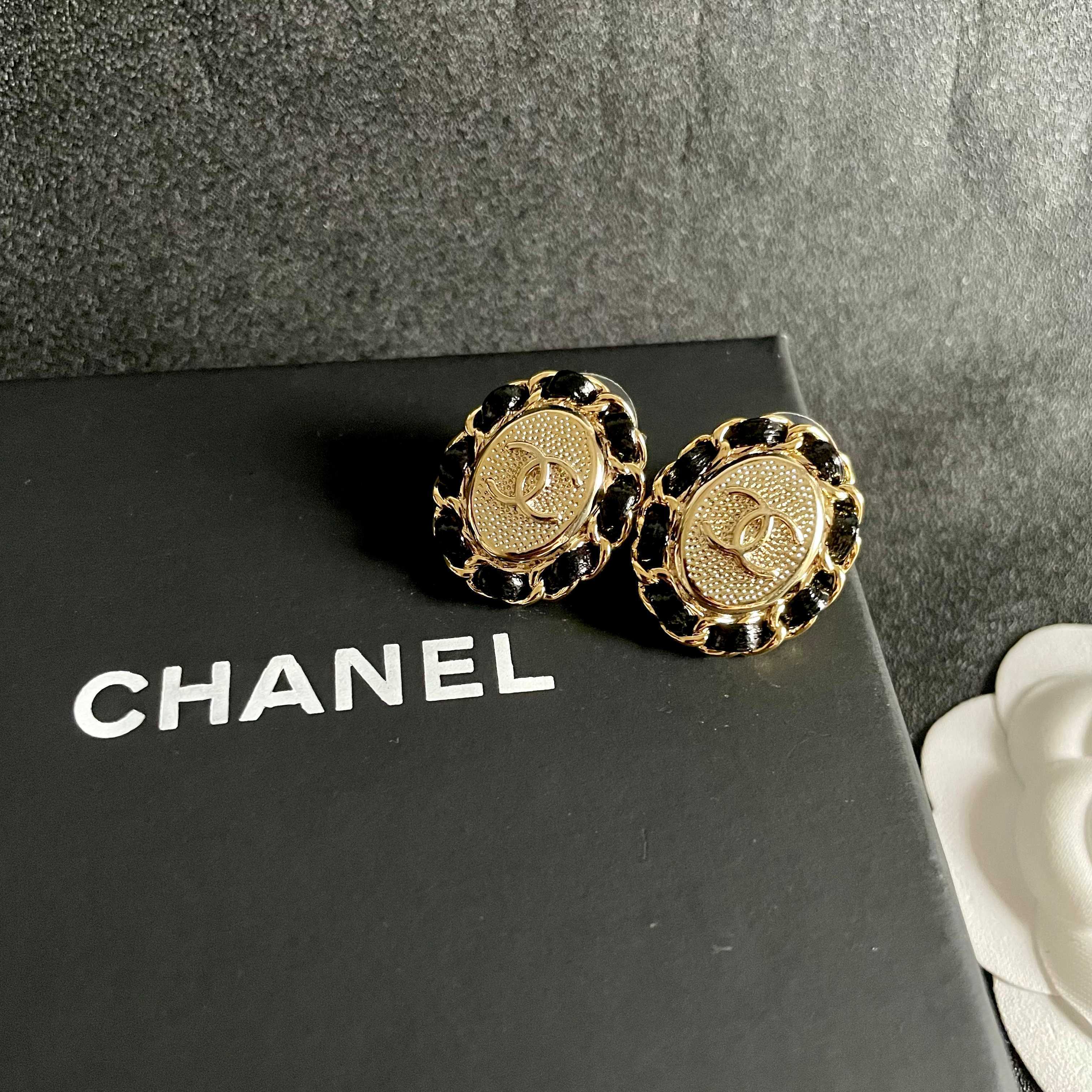 Chanel香奈儿 中古 双C耳钉👀原版复刻logo 小香家的款式真心无需多介绍😘🎶每一款都超好看，精致