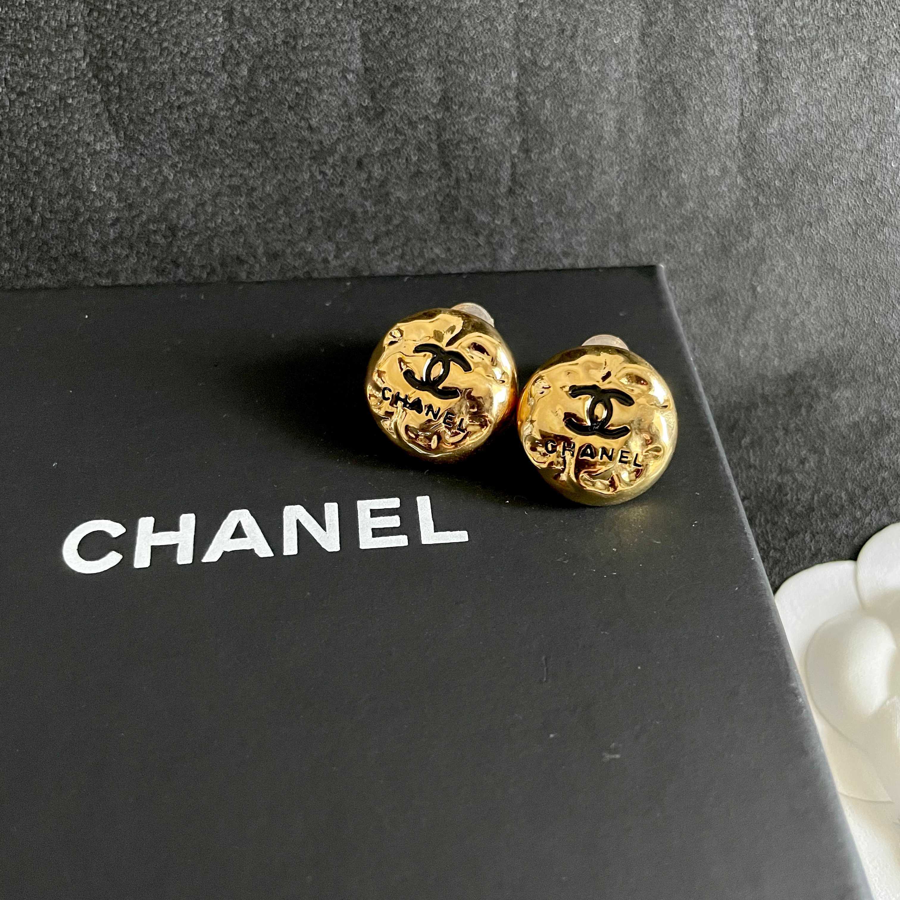 Chanel香奈儿 中古 双C耳钉👀原版复刻logo 小香家的款式真心无需多介绍😘🎶每一款都超好看，精致