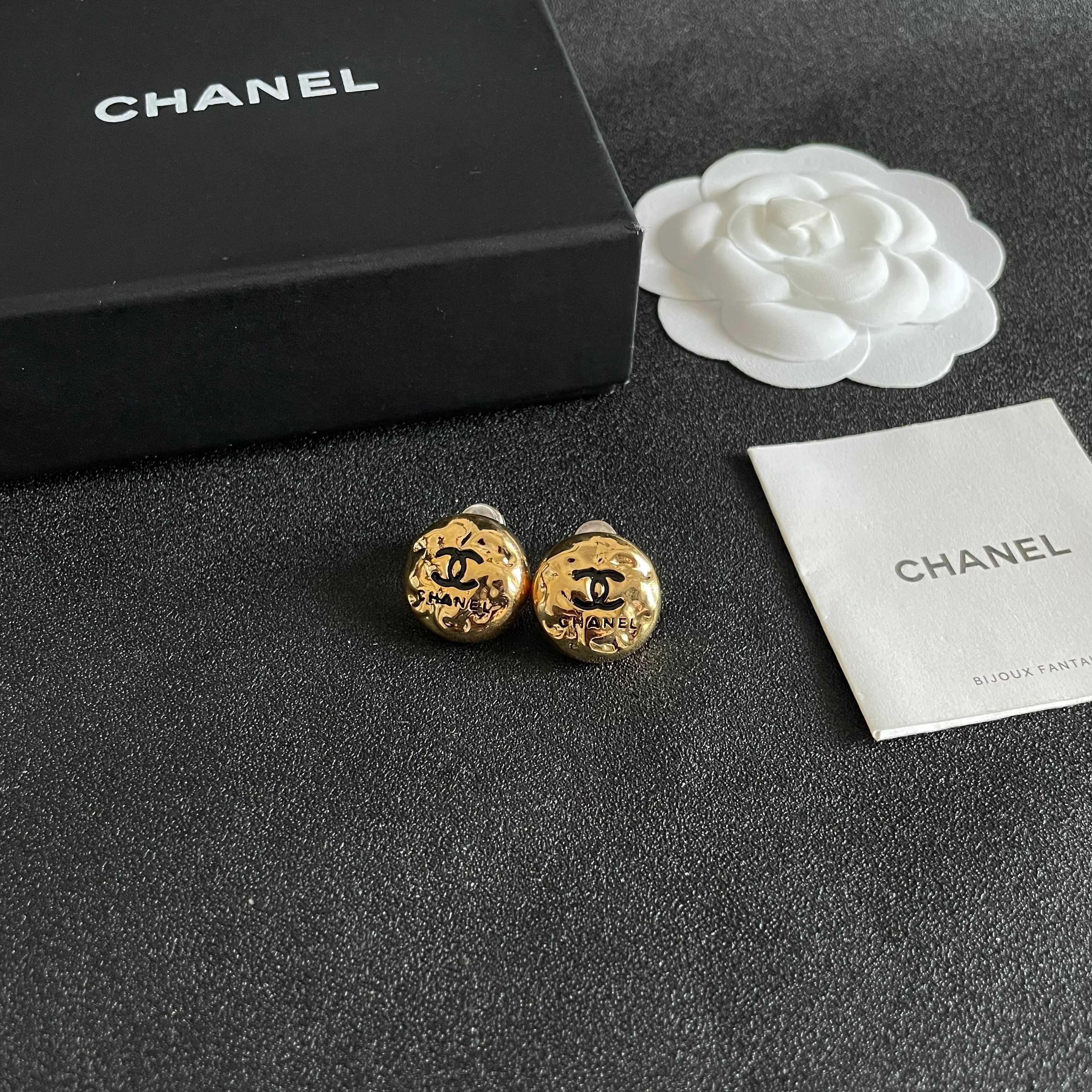 Chanel香奈儿 中古 双C耳钉👀原版复刻logo 小香家的款式真心无需多介绍😘🎶每一款都超好看，精致