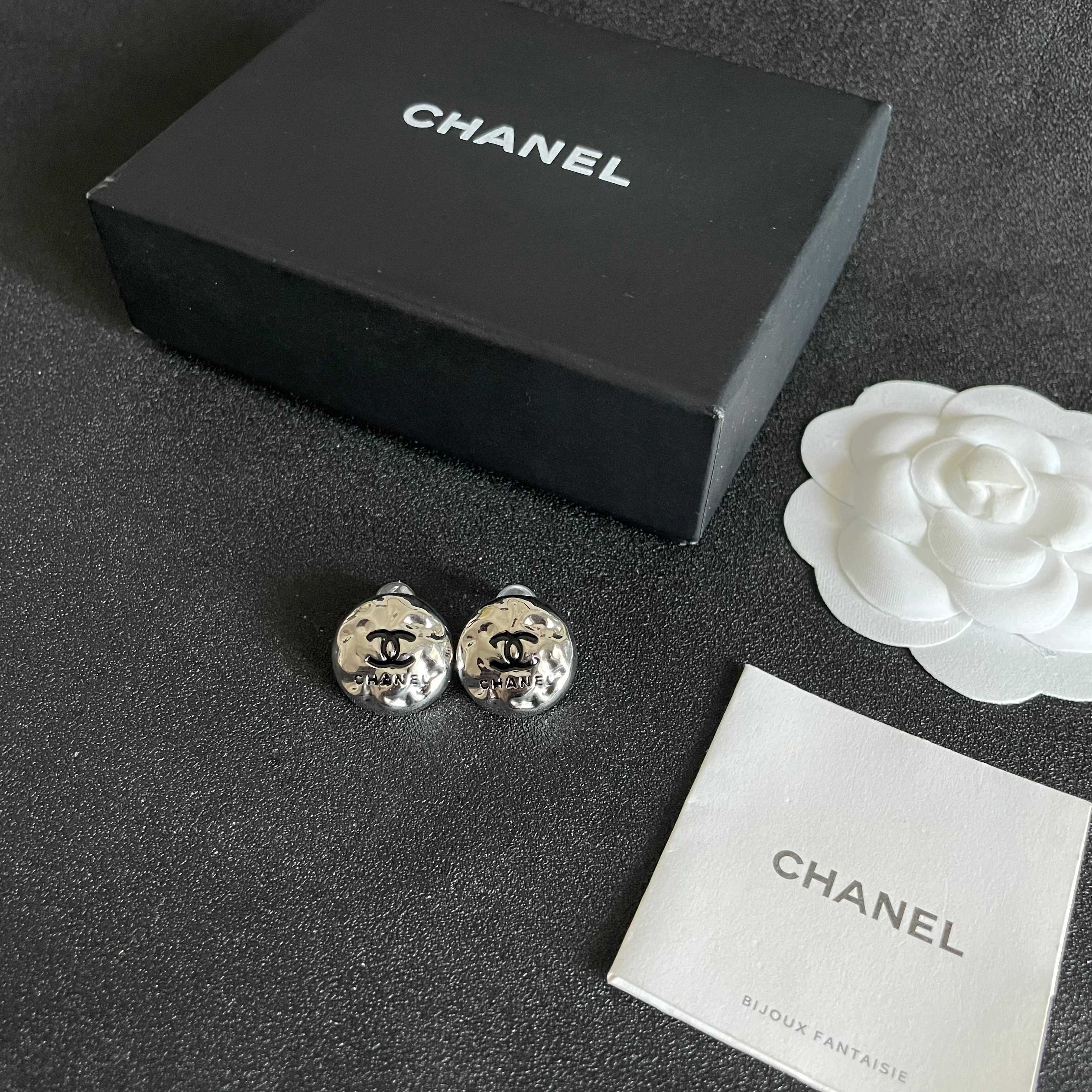 Chanel香奈儿 中古 双C耳钉👀原版复刻logo 小香家的款式真心无需多介绍😘🎶每一款都超好看，精致