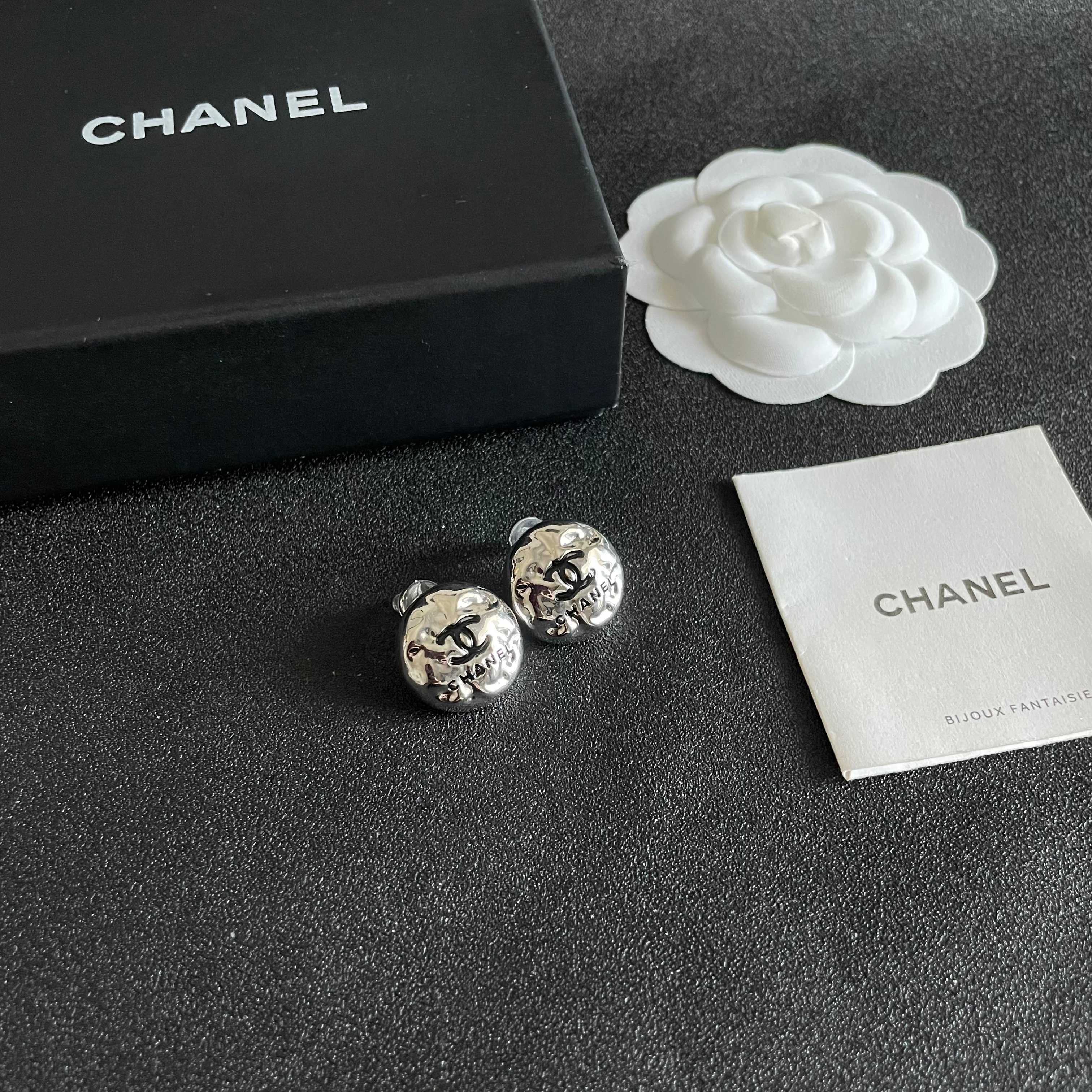Chanel香奈儿 中古 双C耳钉👀原版复刻logo 小香家的款式真心无需多介绍😘🎶每一款都超好看，精致