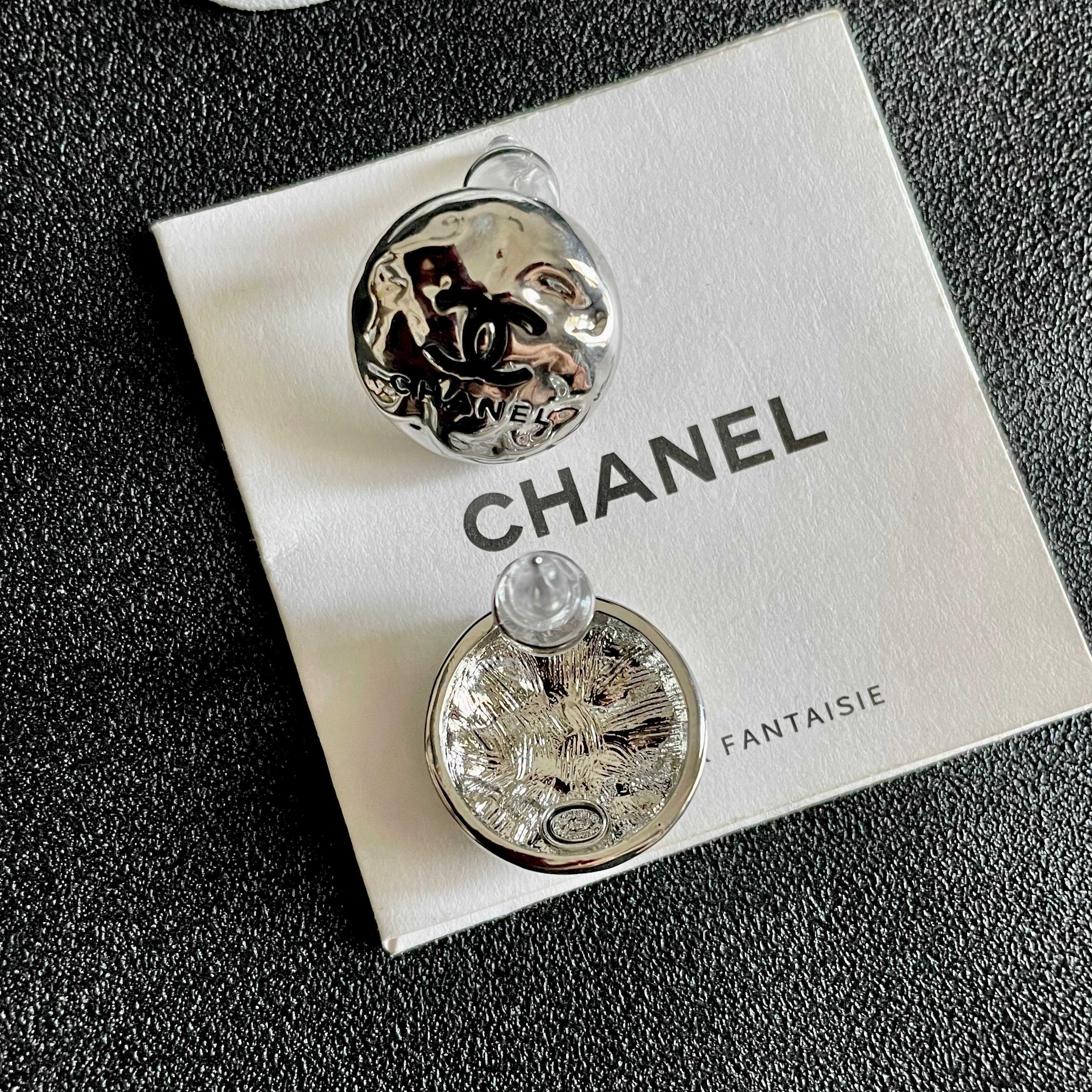 Chanel香奈儿 中古 双C耳钉👀原版复刻logo 小香家的款式真心无需多介绍😘🎶每一款都超好看，精致