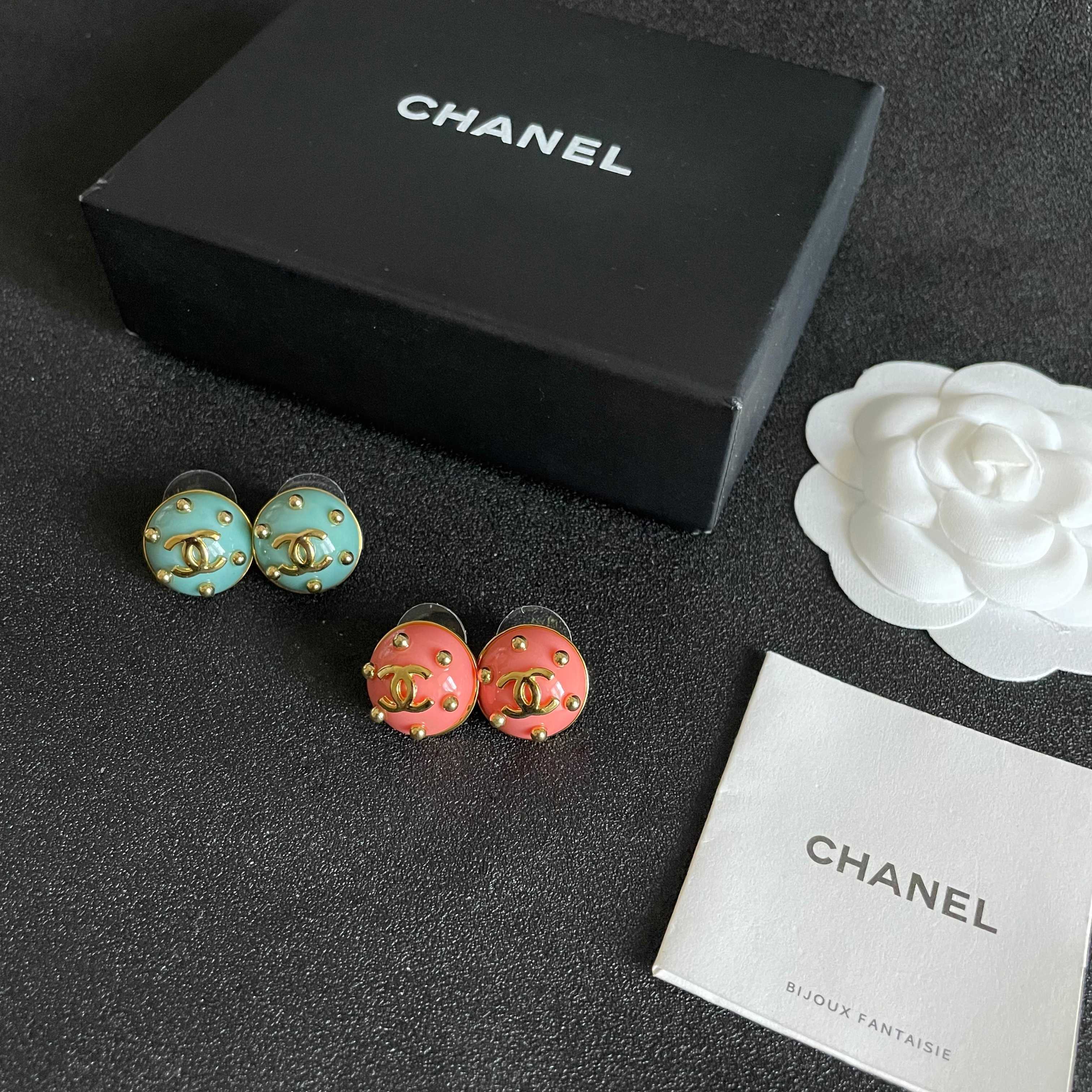 Chanel香奈儿 中古 双C耳钉👀原版复刻logo 小香家的款式真心无需多介绍😘🎶每一款都超好看，精致
